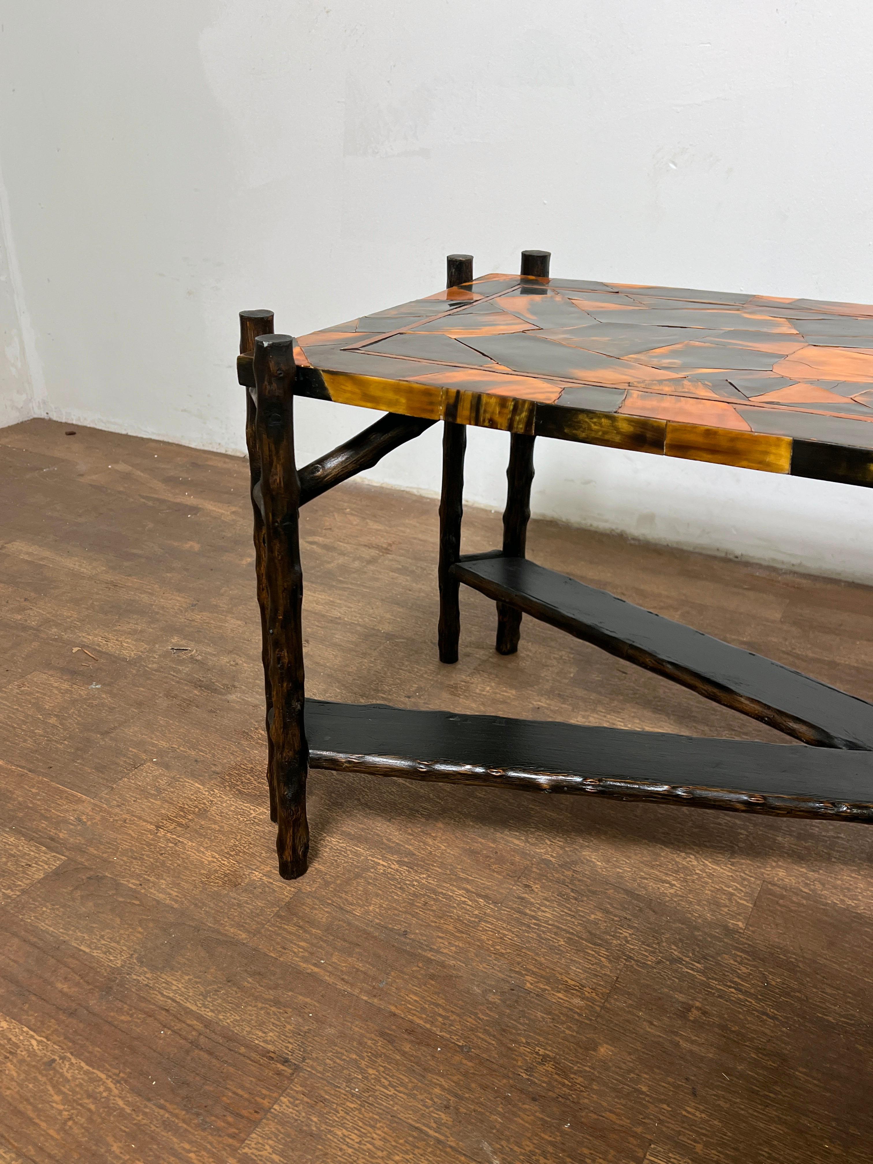 Fin du 20e siècle Table basse française en Faux Bois en Patchwork Horn, Circa 1970 en vente