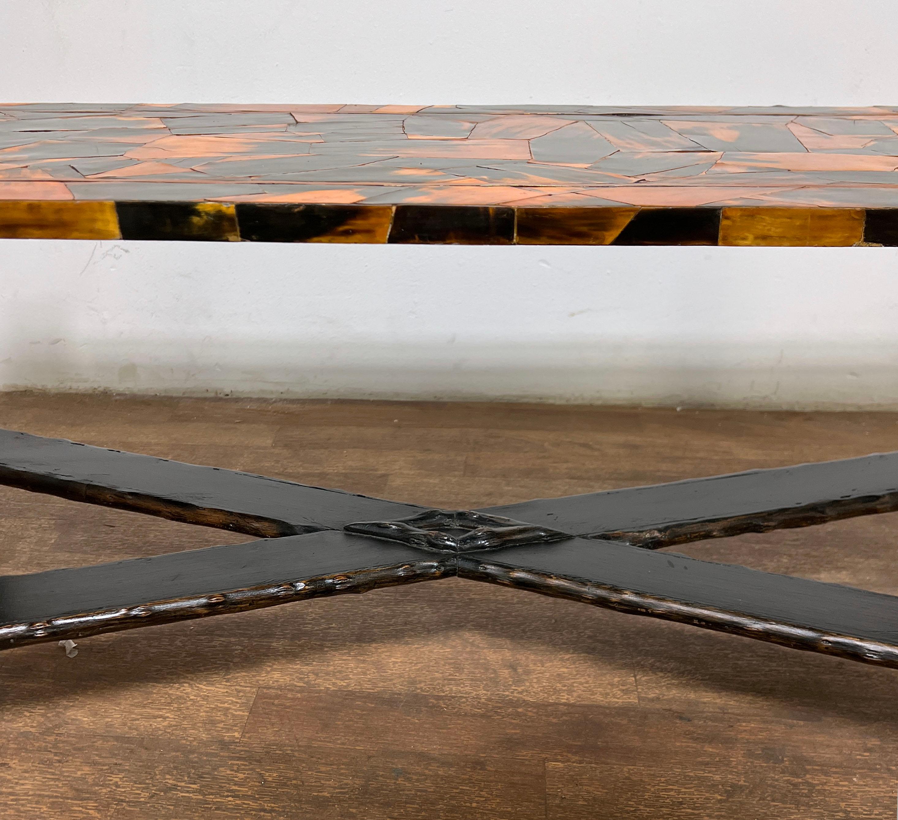 Corne Table basse française en Faux Bois en Patchwork Horn, Circa 1970 en vente