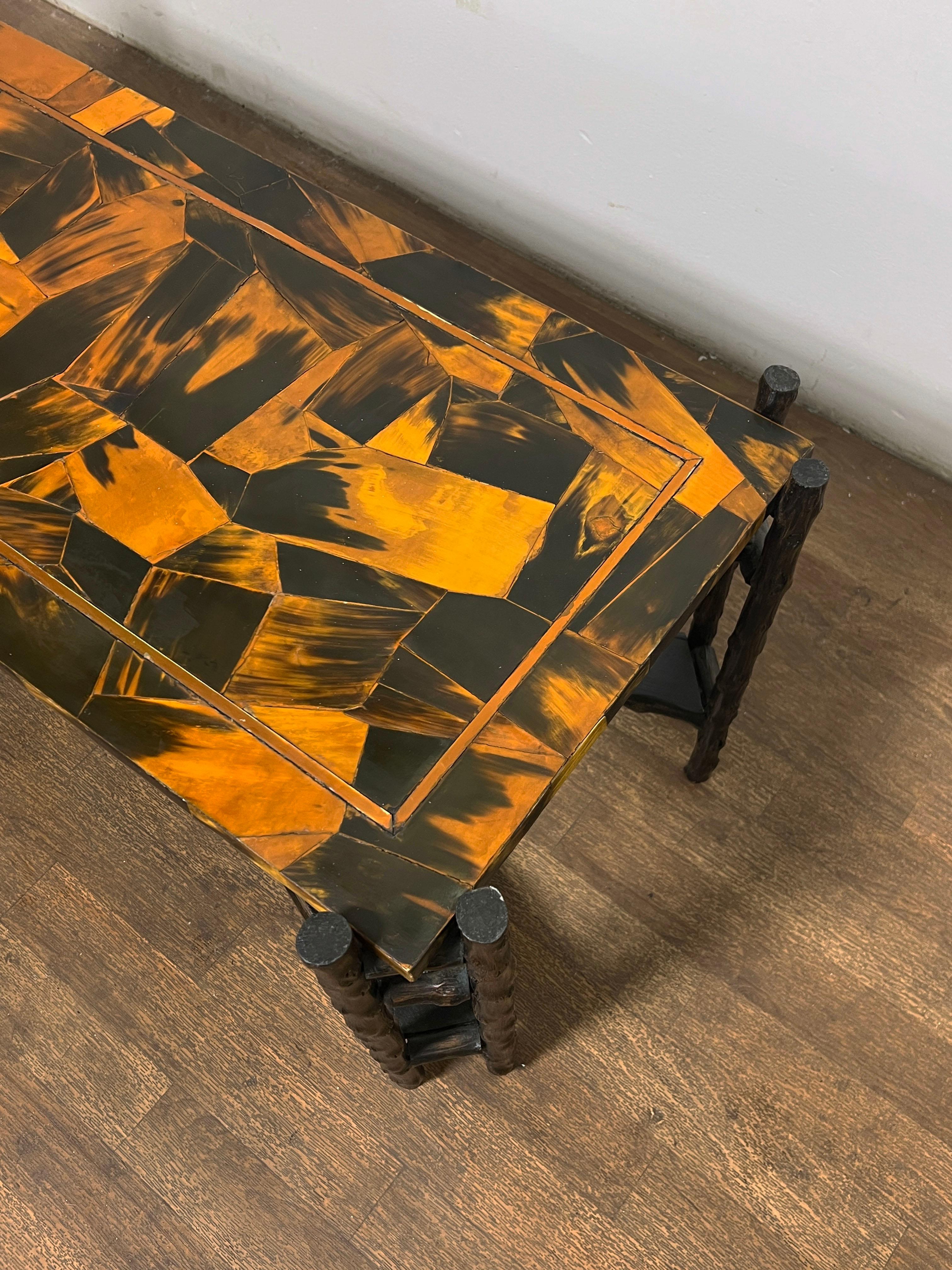 Table basse française en Faux Bois en Patchwork Horn, Circa 1970 en vente 2