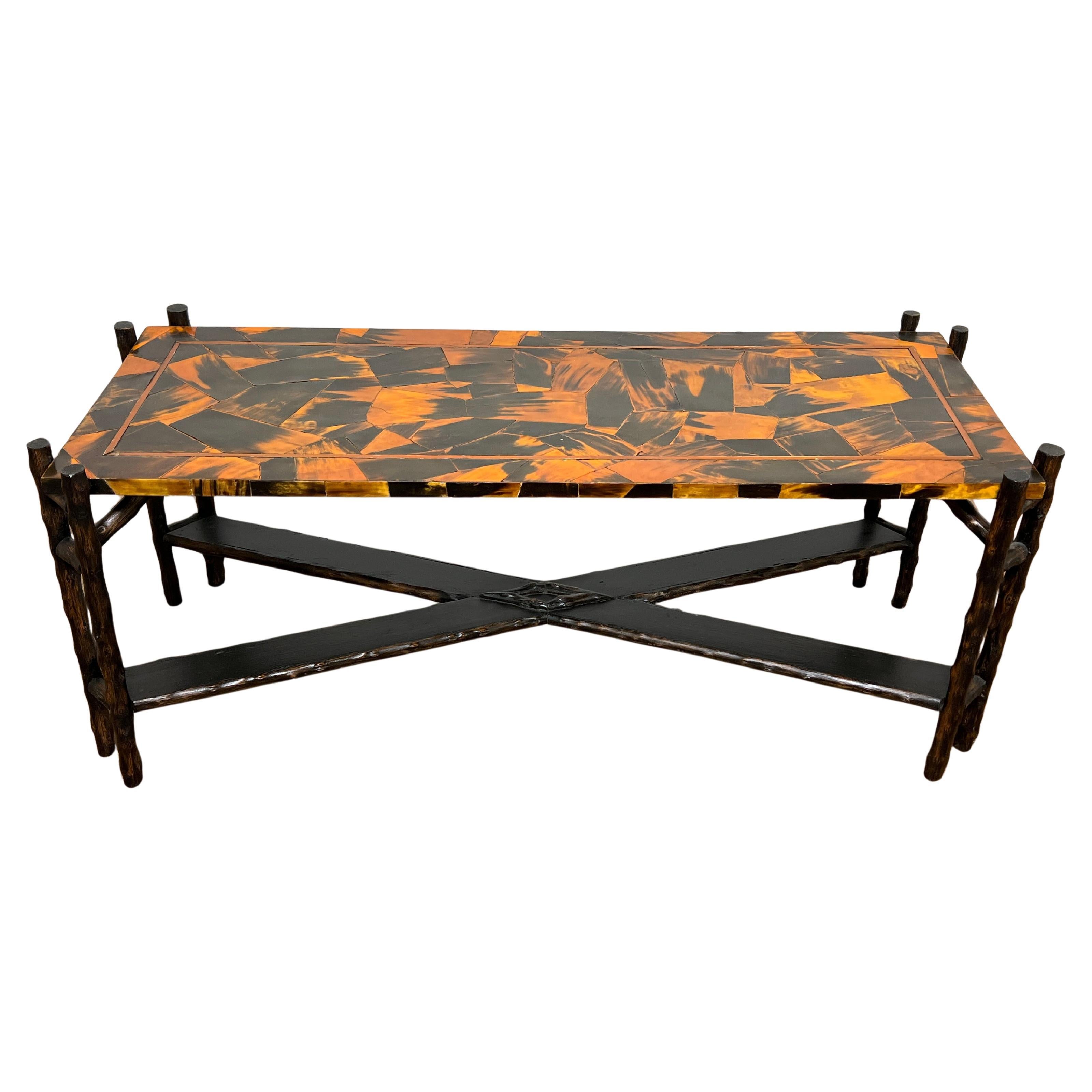 Französischer Faux Bois-Couchtisch aus Patchwork- Horn, ca. 1970er Jahre