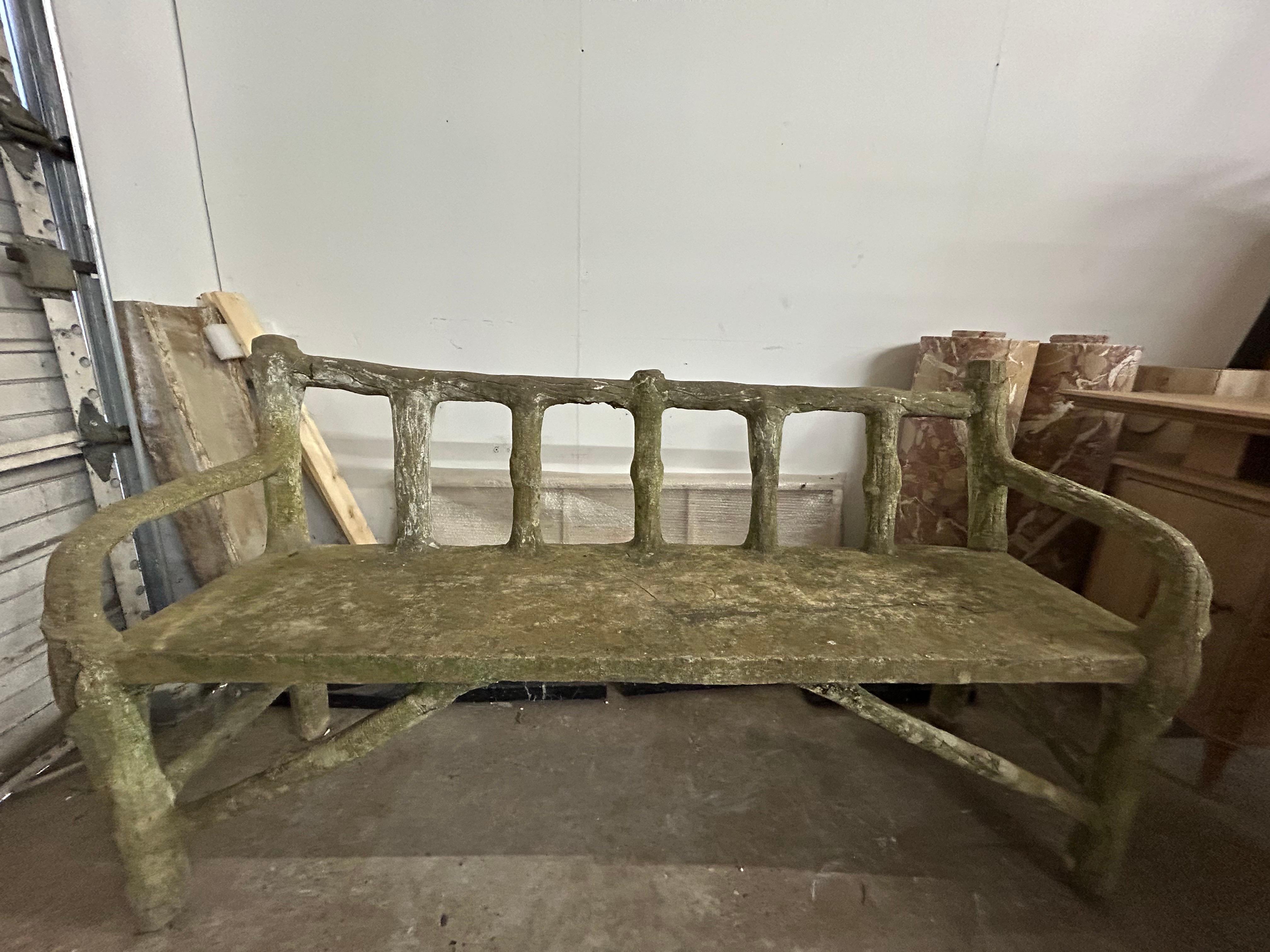 Milieu du XXe siècle Banc de jardin français en faux bois en vente