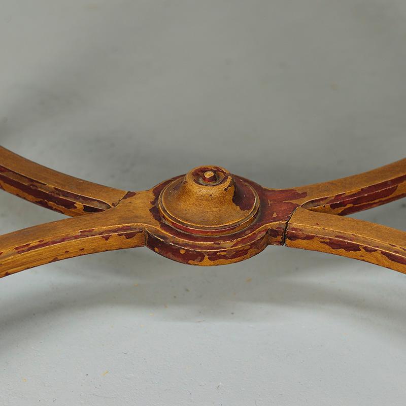 Mesa auxiliar francesa pintada Faux Bois siglo XX en venta