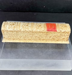 Boîte d'artiste français en faux livre en bois gaufré d'or