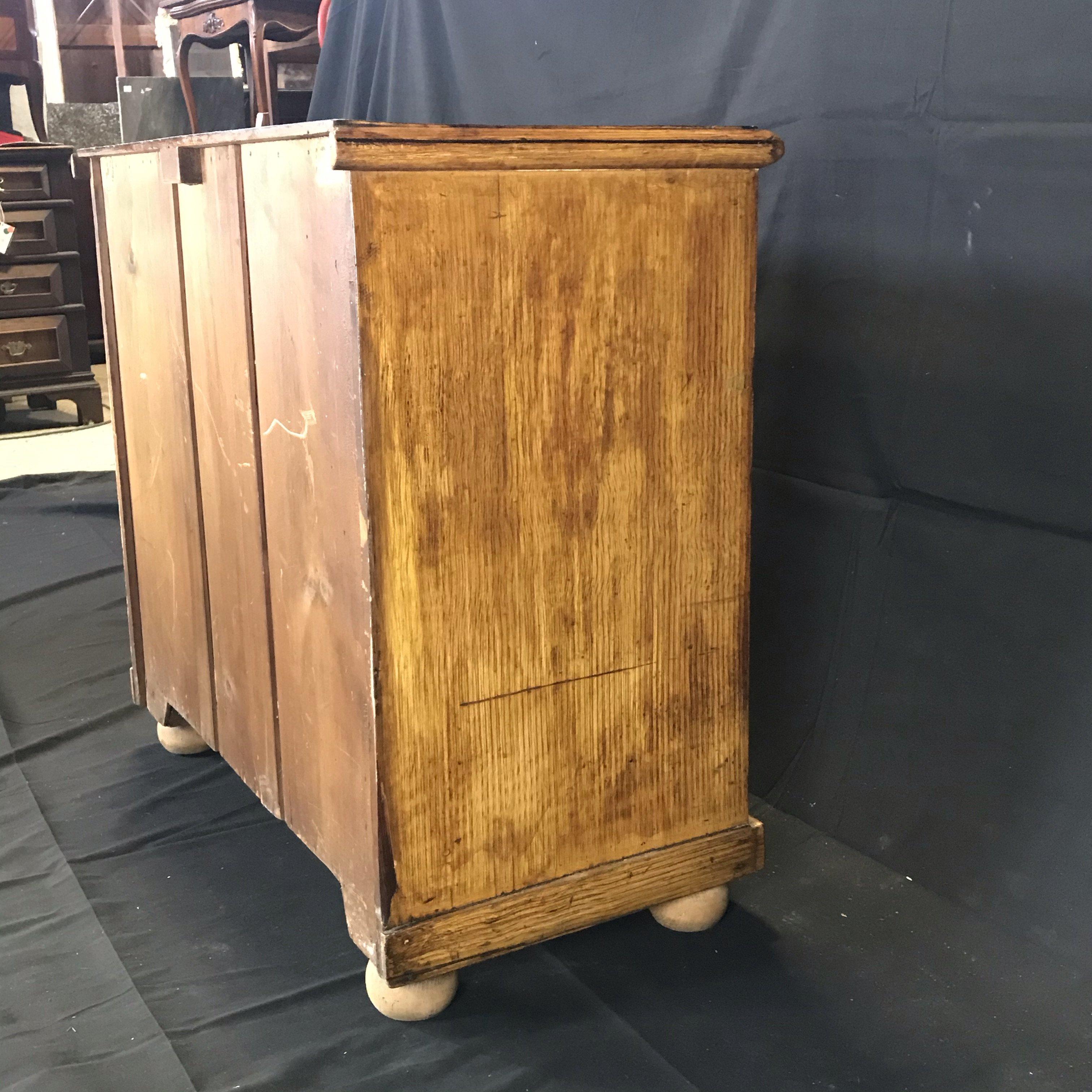French Faux Grain Painted Chest of Drawers or Commode In Good Condition In Hopewell, NJ