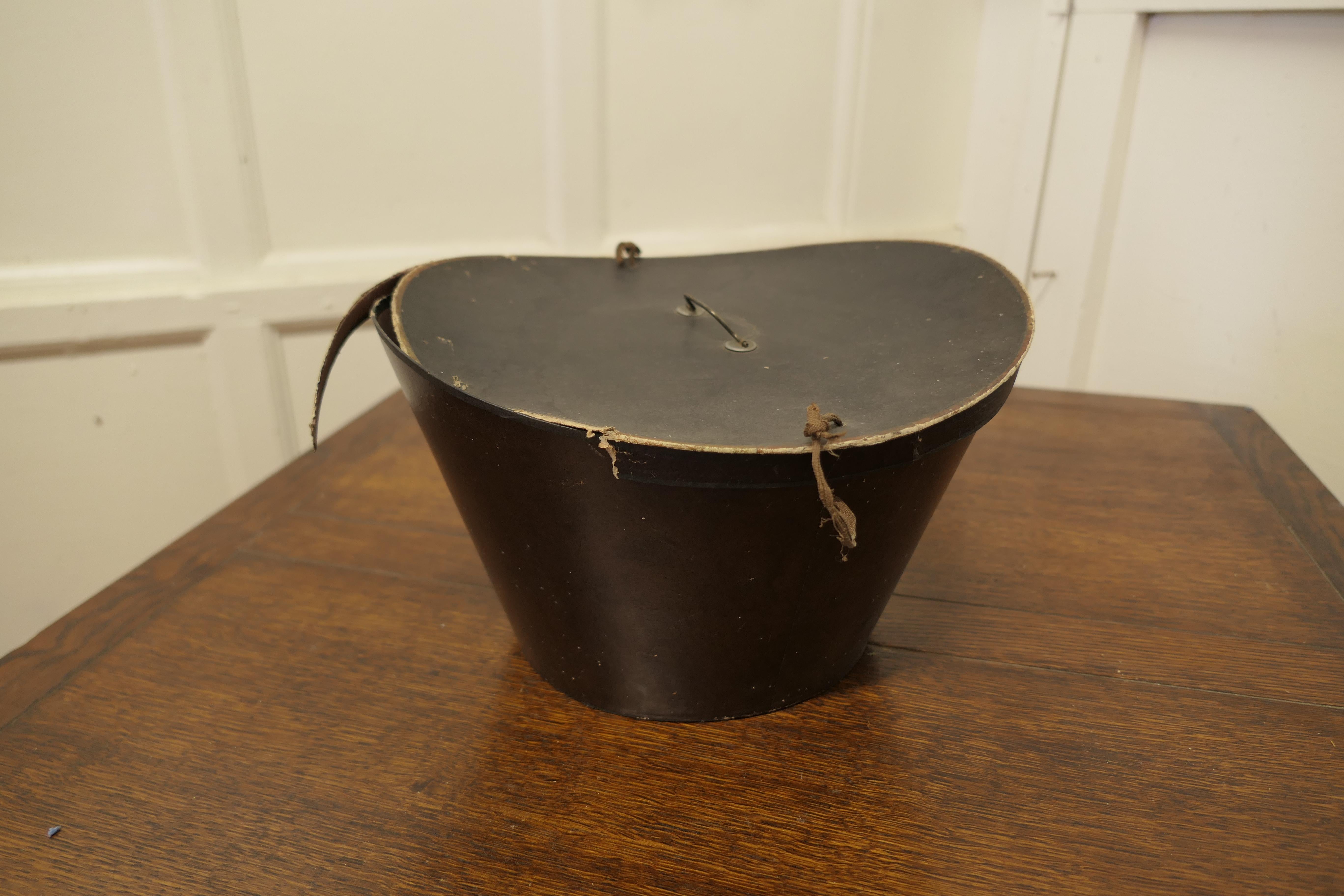 Early 20th Century French Felt Bowler Hat in Original Hat Box from Blois For Sale