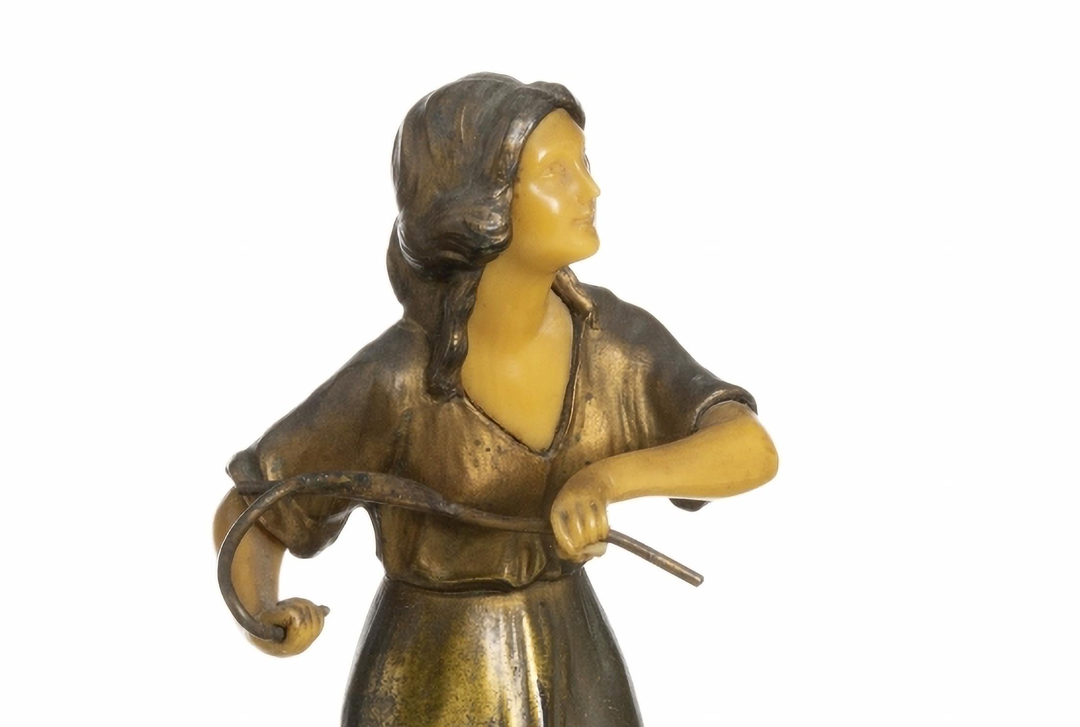 French Female Figure Art Deco, Early 20th Century In Good Condition For Sale In Madrid, ES