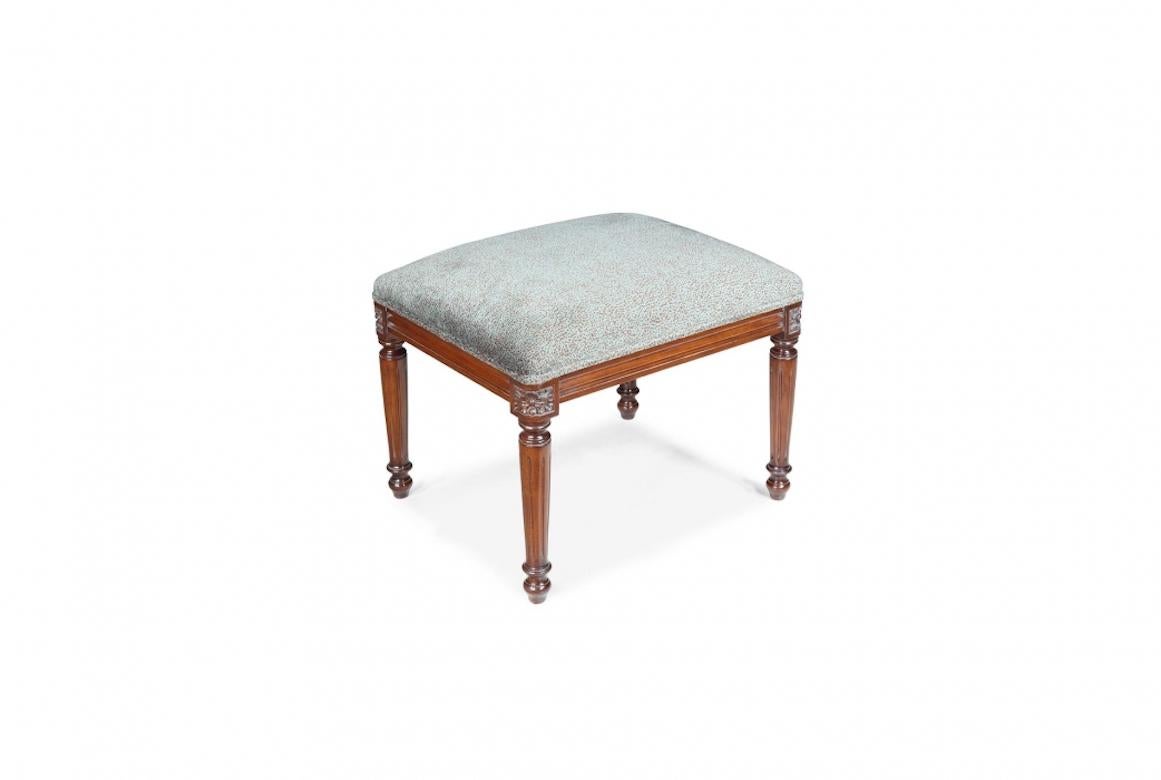 French Fernelmont Louis XVI Ottoman stool, 20th Century In Excellent Condition For Sale In London, GB