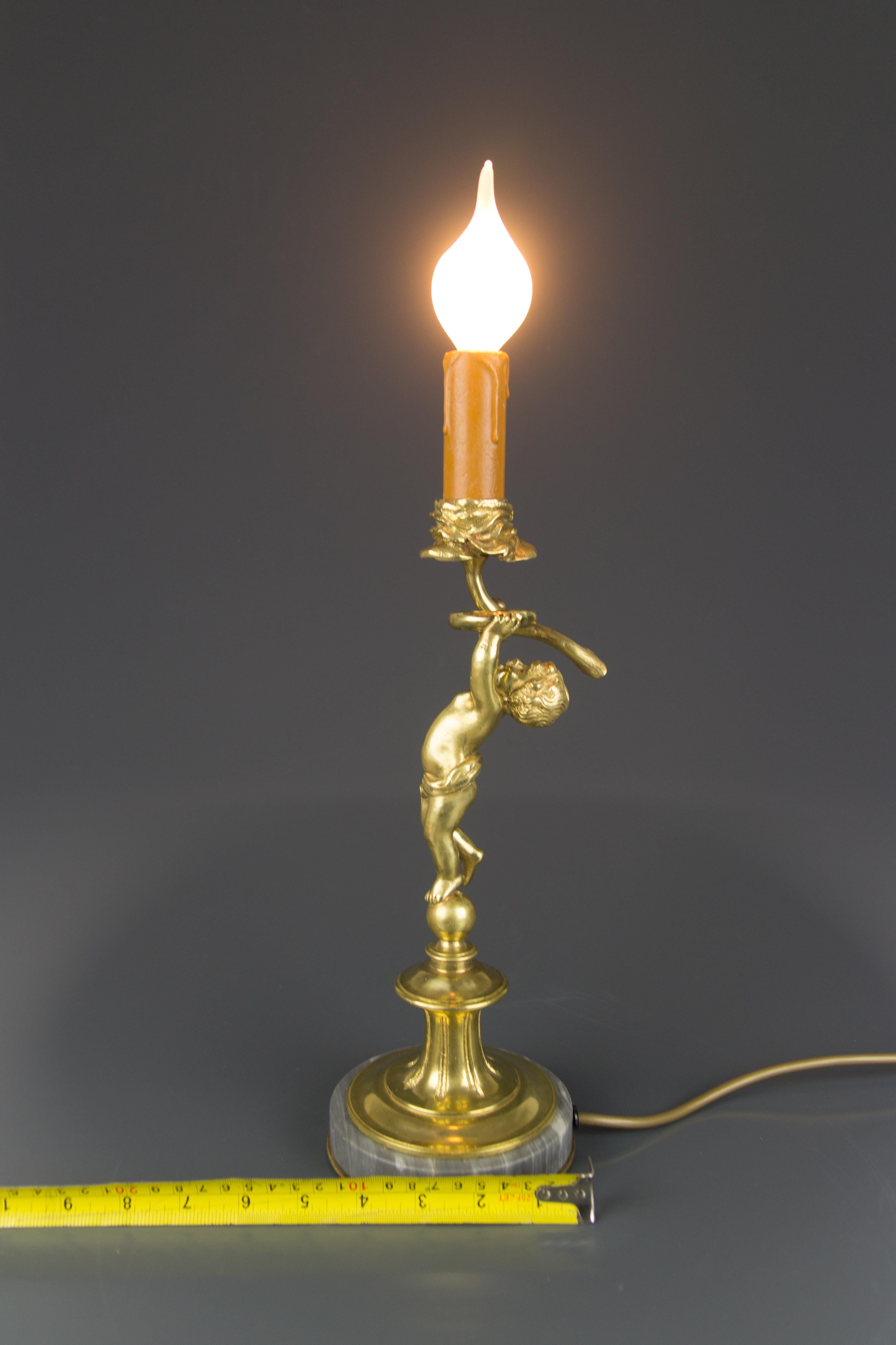 Lampe de table chérubin figurative française en bronze et marbre, années 1920 en vente 9