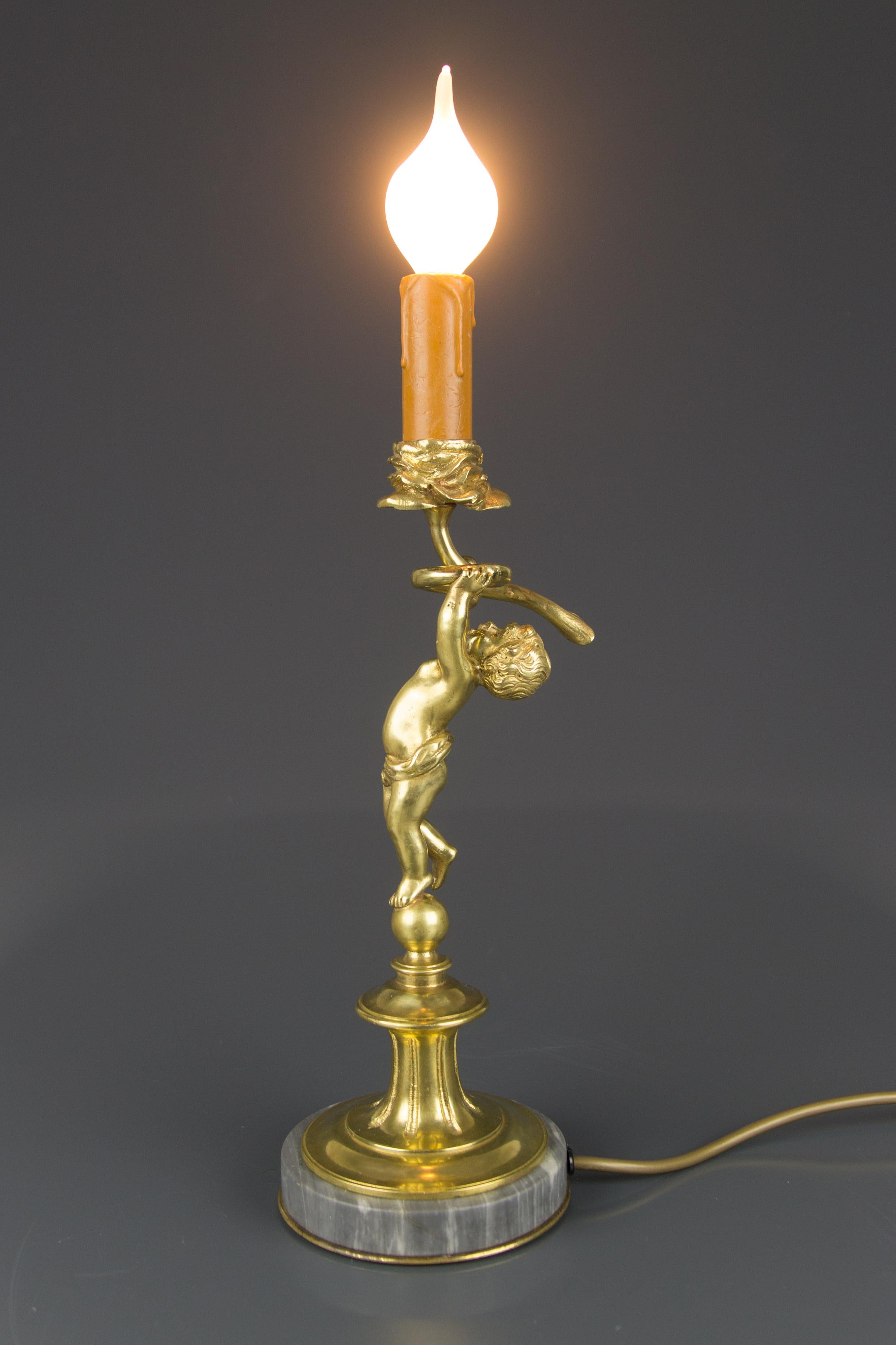 Lampe de table chérubin figurative française en bronze et marbre, années 1920 en vente 10