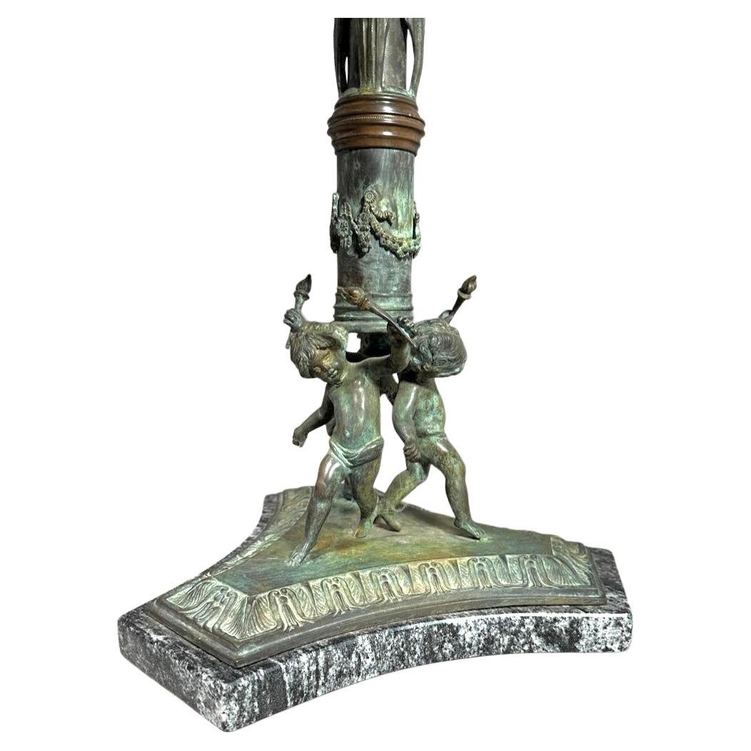 Tavolo Gueridon francese figurato in bronzo e marmo in vendita 1