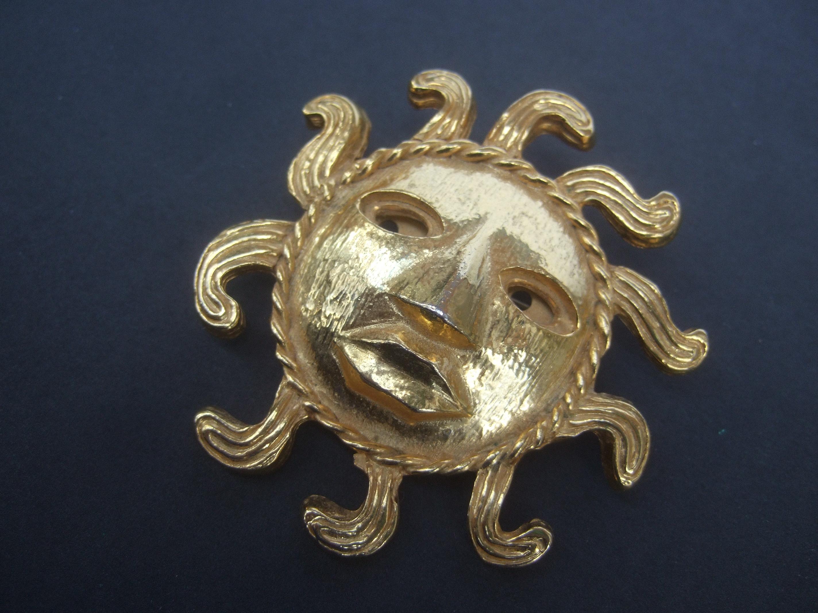 French Figural Radiating Sun Beam Brooch Designed by Barol Paris c 1980s In Good Condition In University City, MO