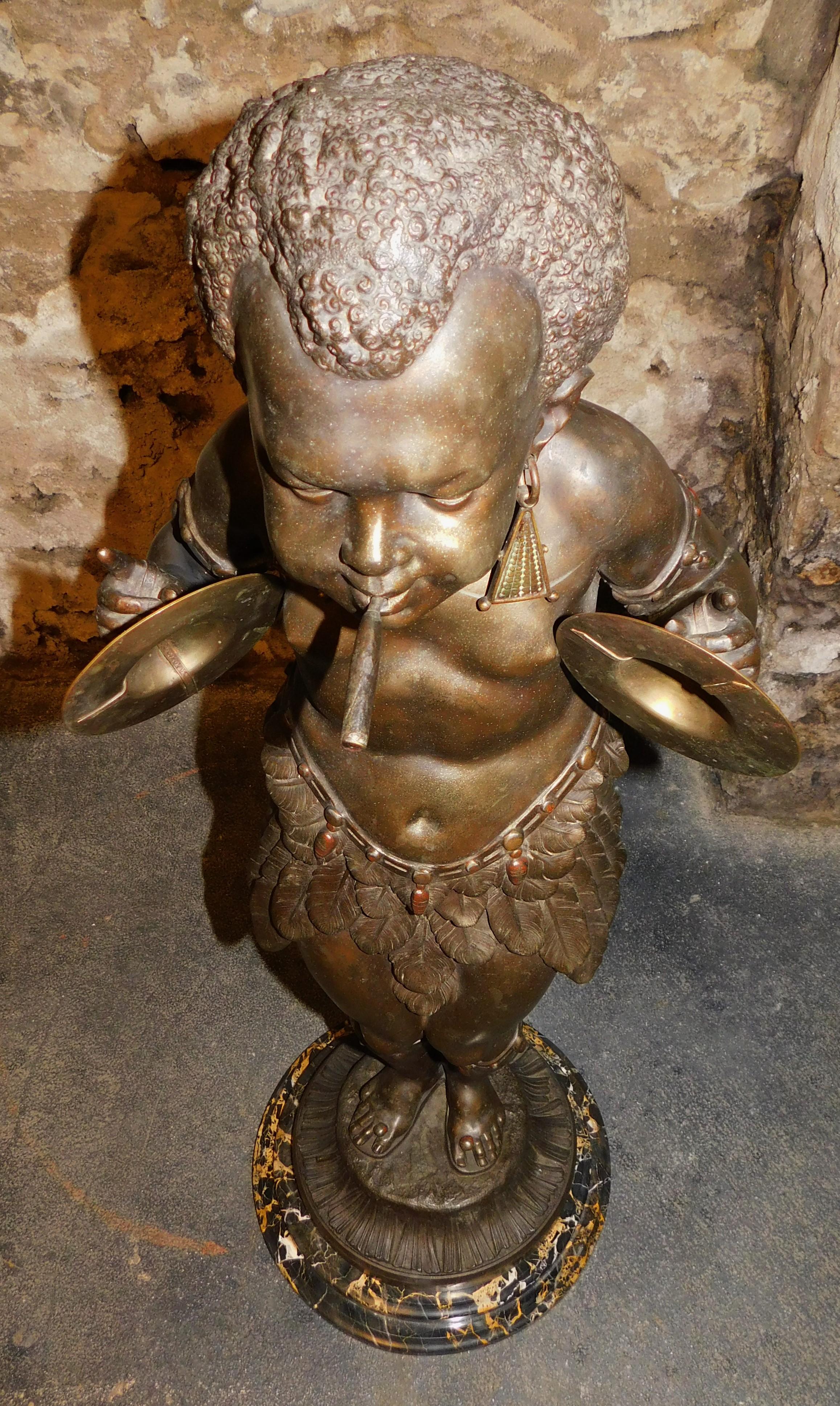 Bronzo Espositore francese in bronzo figurato per negozio di sigari a gas in vendita