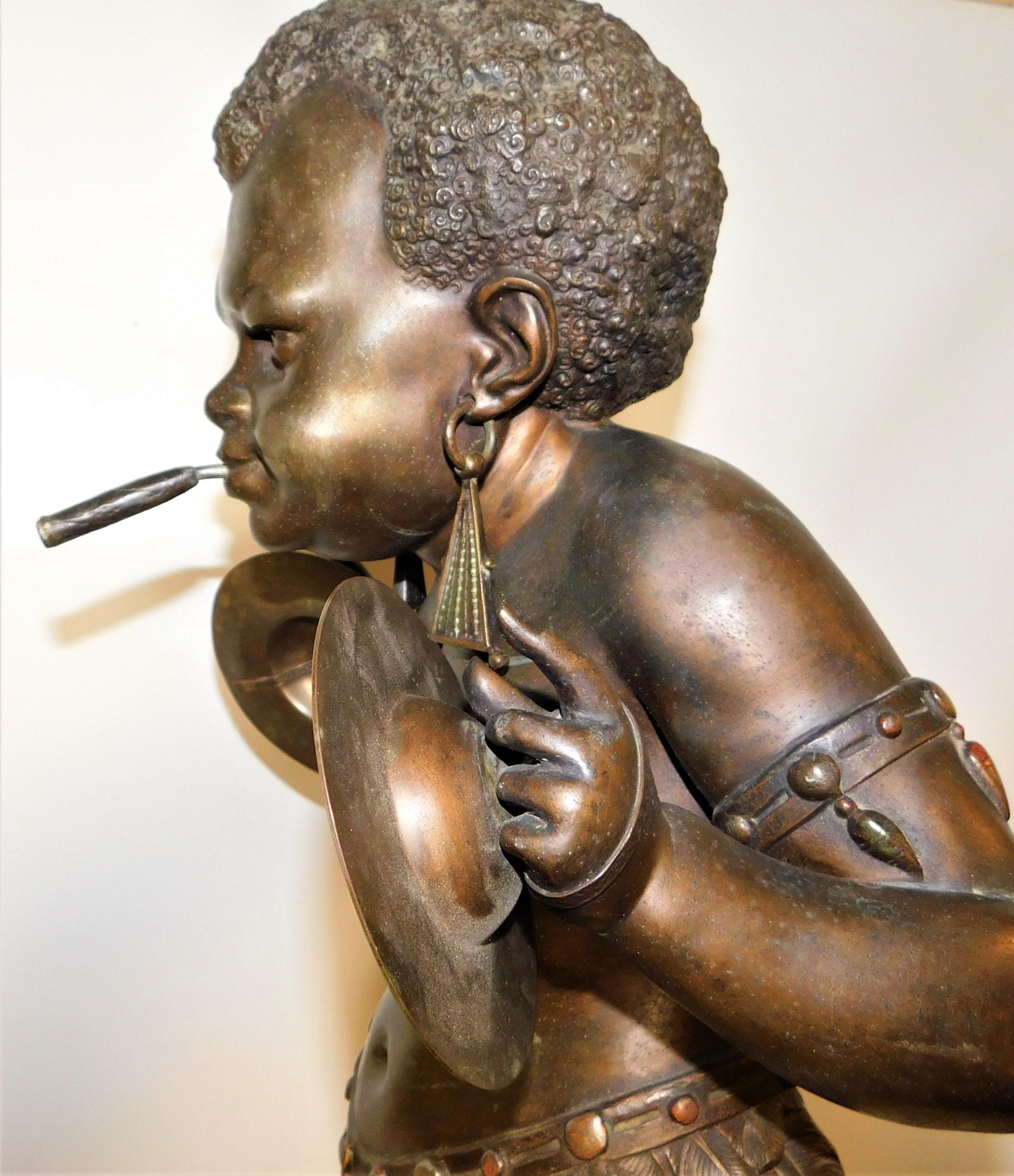 Vitrine de magasin à cigares figurative française en bronze en forme de cigare en vente 1