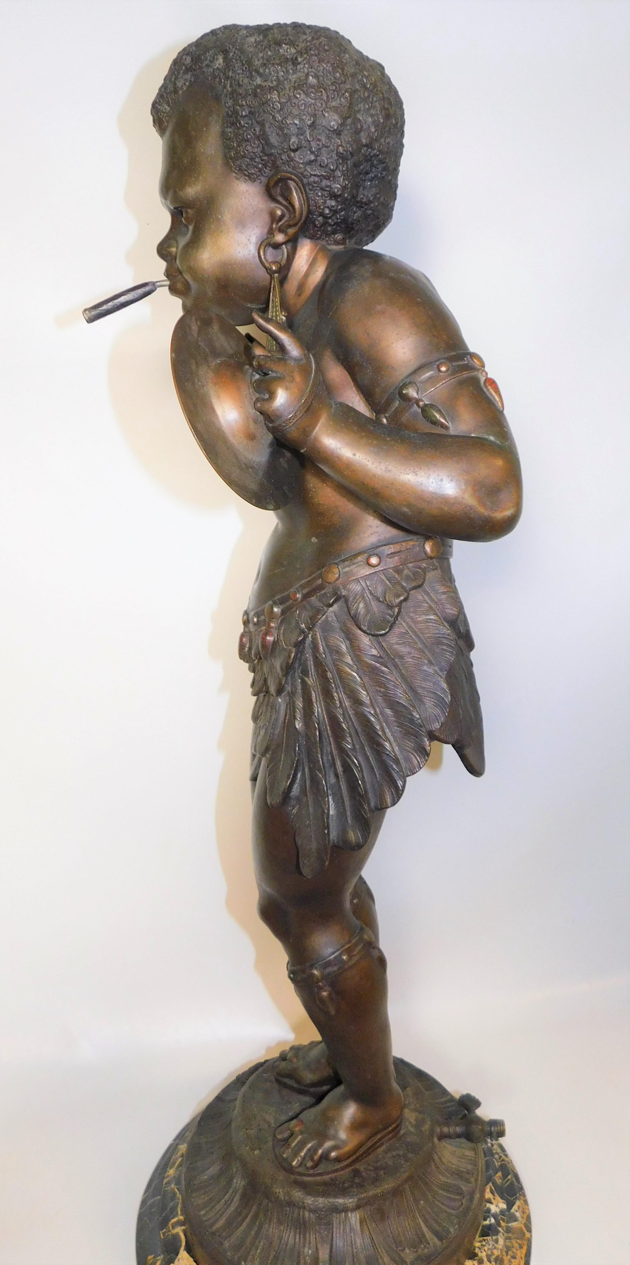 Espositore francese in bronzo figurato per negozio di sigari a gas in vendita 2