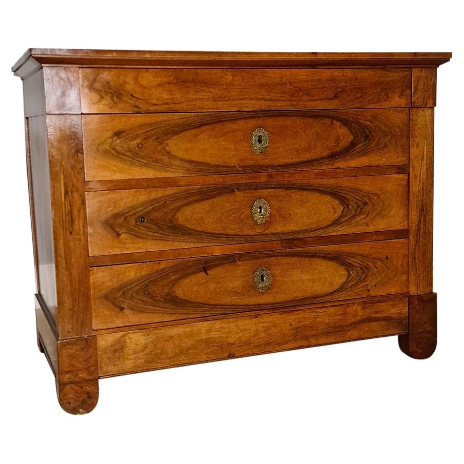 Commode française en noyer figuré