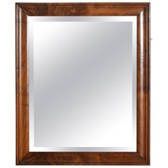 Französischer Wandspiegel aus gemasertem Nussbaumholz mit originaler abgeschrägter Spiegelplatte, 2. Jh. 19.