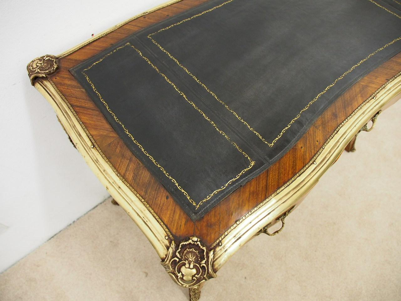 French Figured Walnut Writing Table In Good Condition For Sale In Edinburgh, GB
