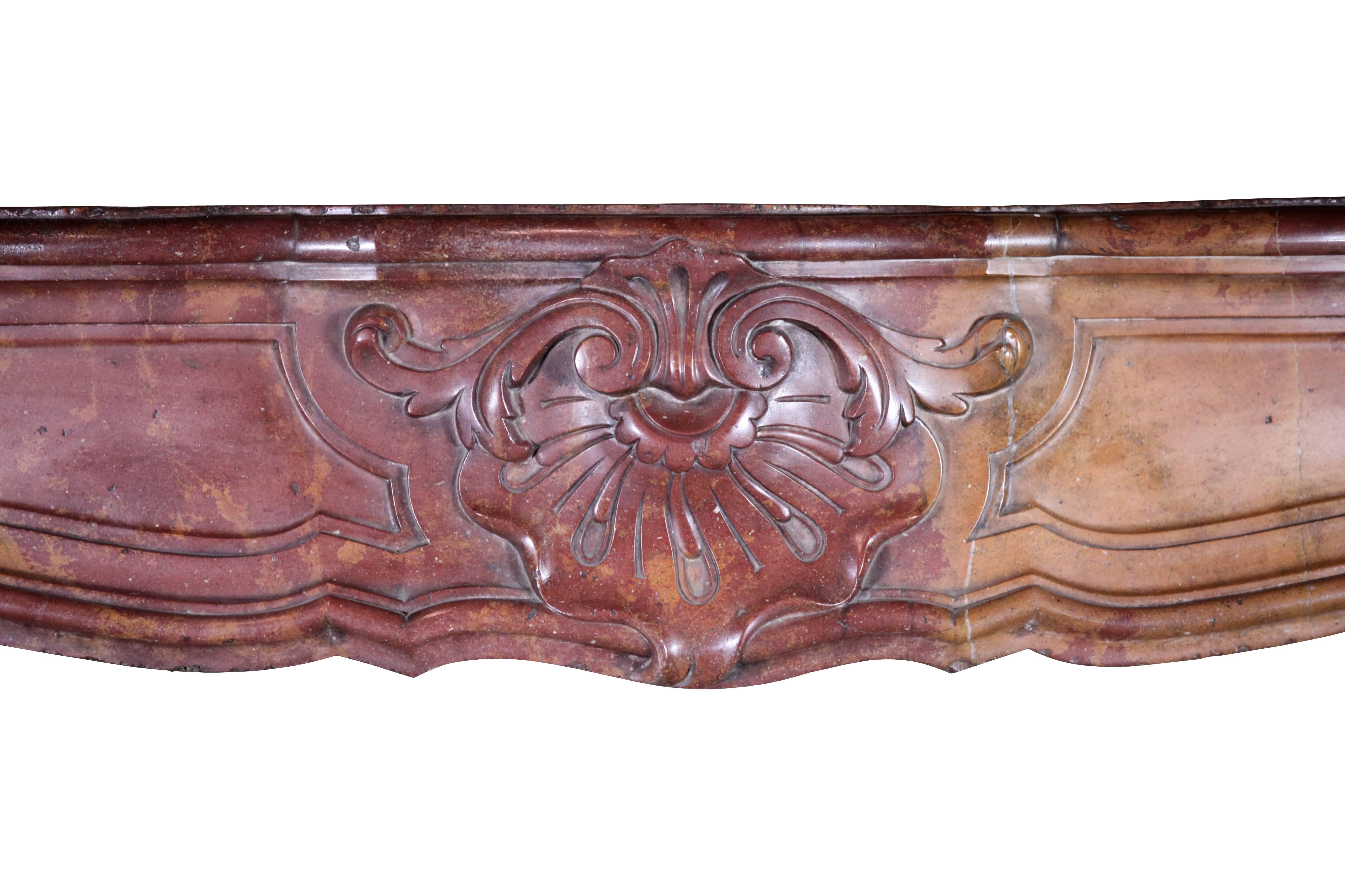 Revestimiento de chimenea antiguo francés de época Luis XV Francés en venta