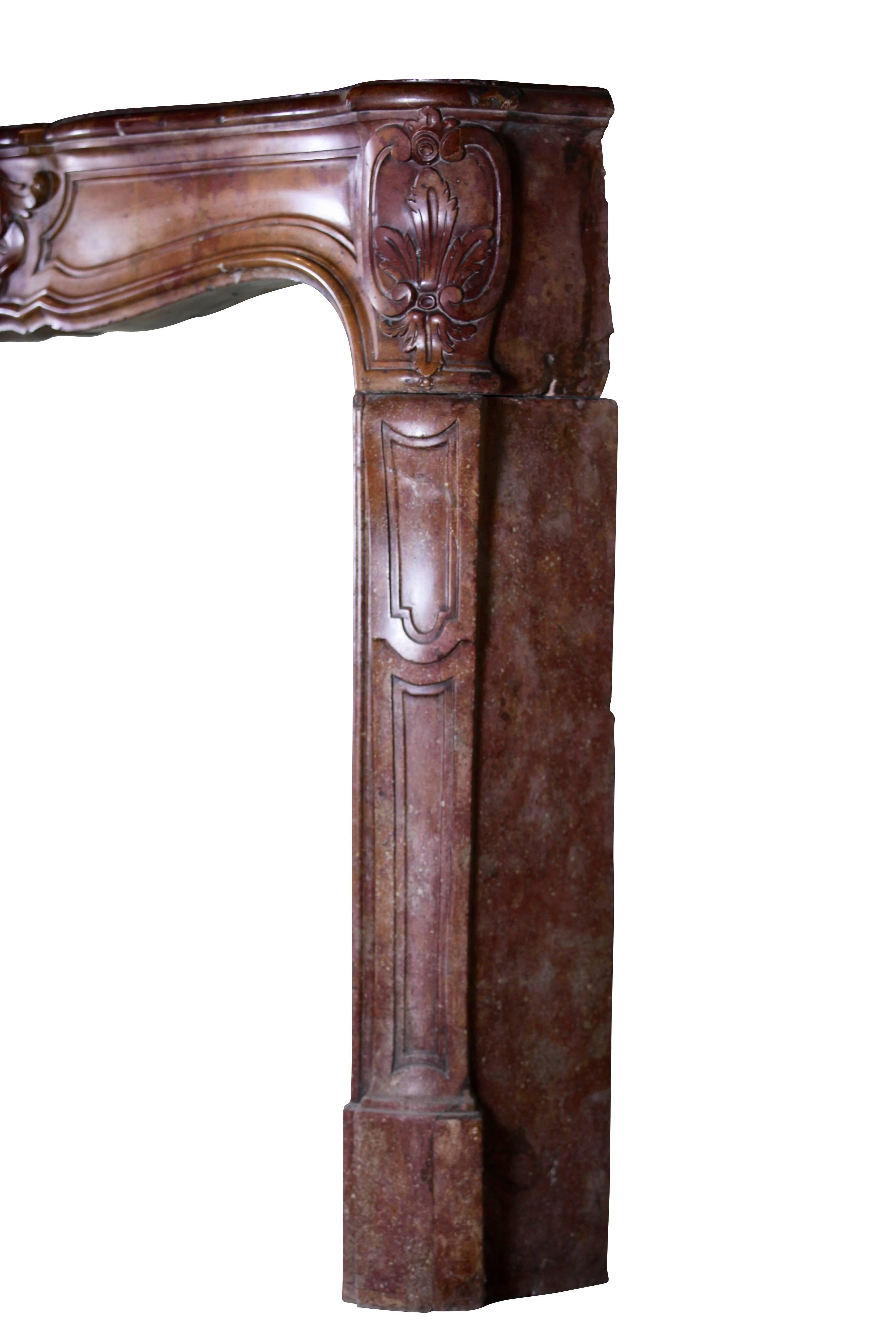 Revestimiento de chimenea antiguo francés de época Luis XV en Excelente estado para la venta en Beervelde, BE