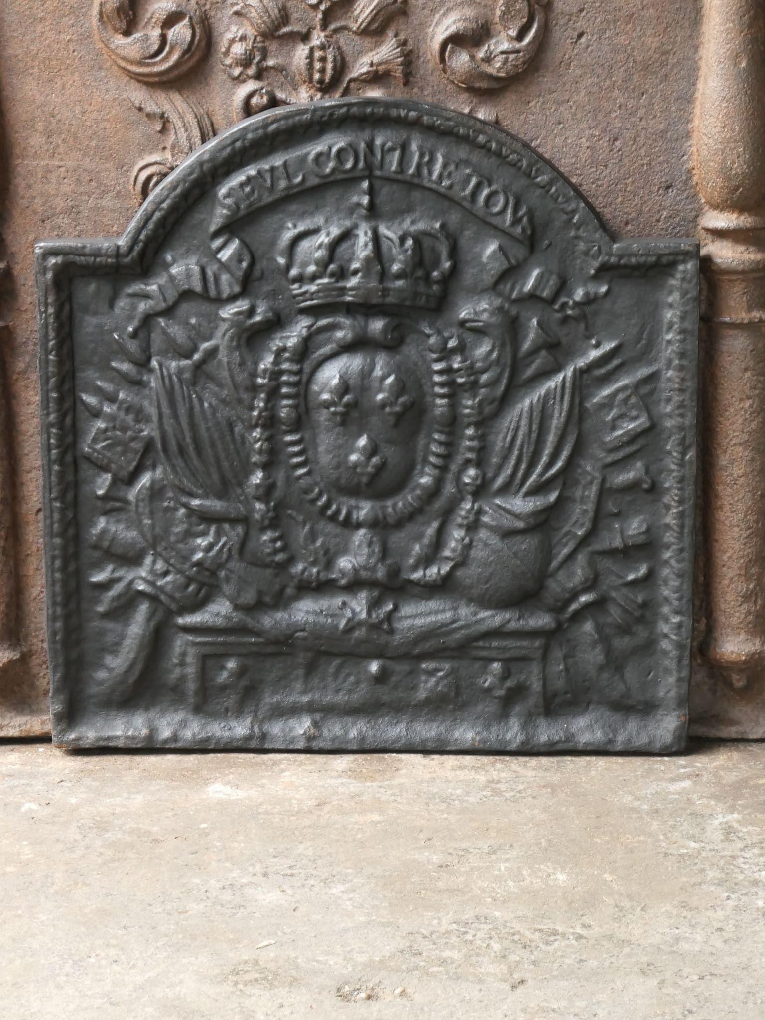 Français Plaque de cheminée française avec les armoiries de France, style Louis XIV en vente