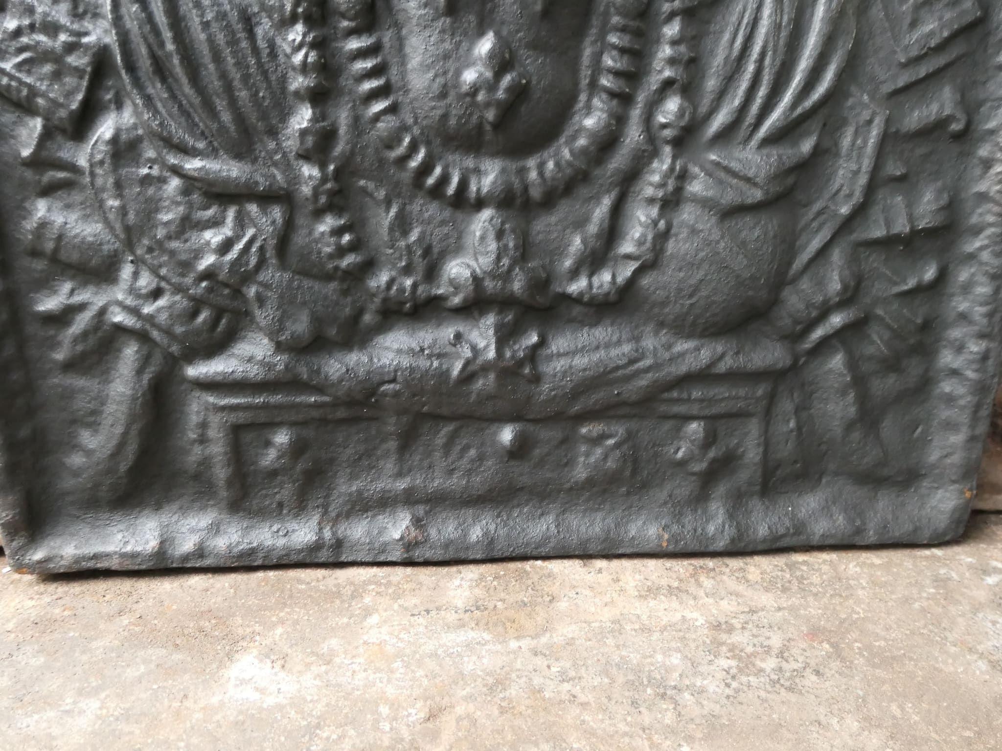 Fer Plaque de cheminée française avec les armoiries de France, style Louis XIV en vente