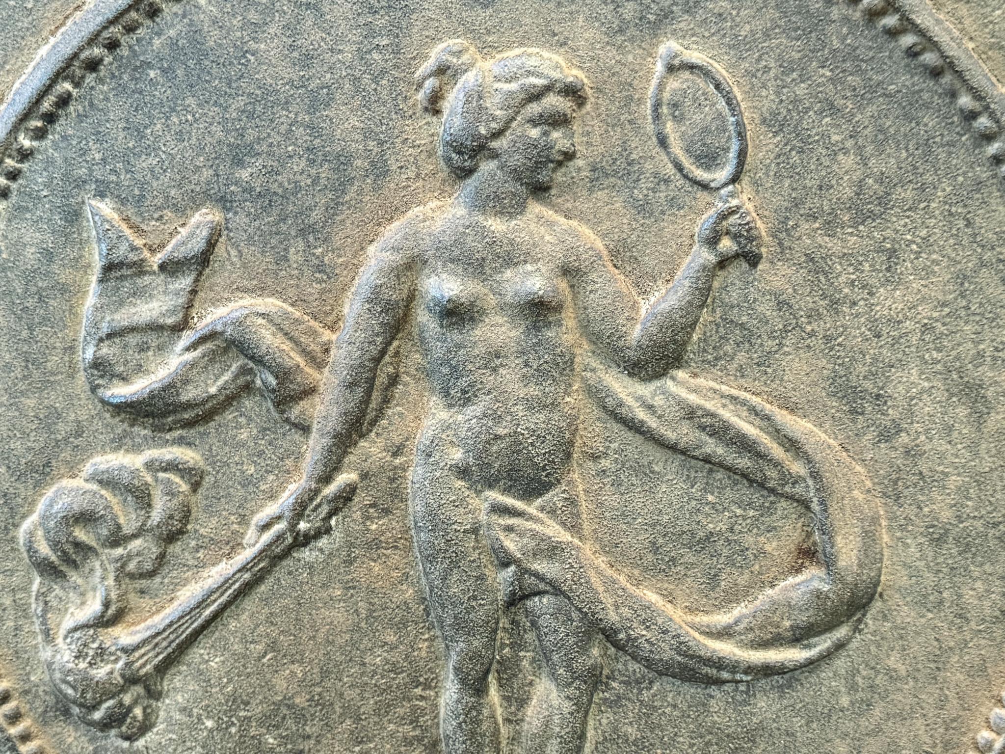 Parafuoco francese con la dea Venere, periodo Luigi XV, XVIII secolo. in vendita 1