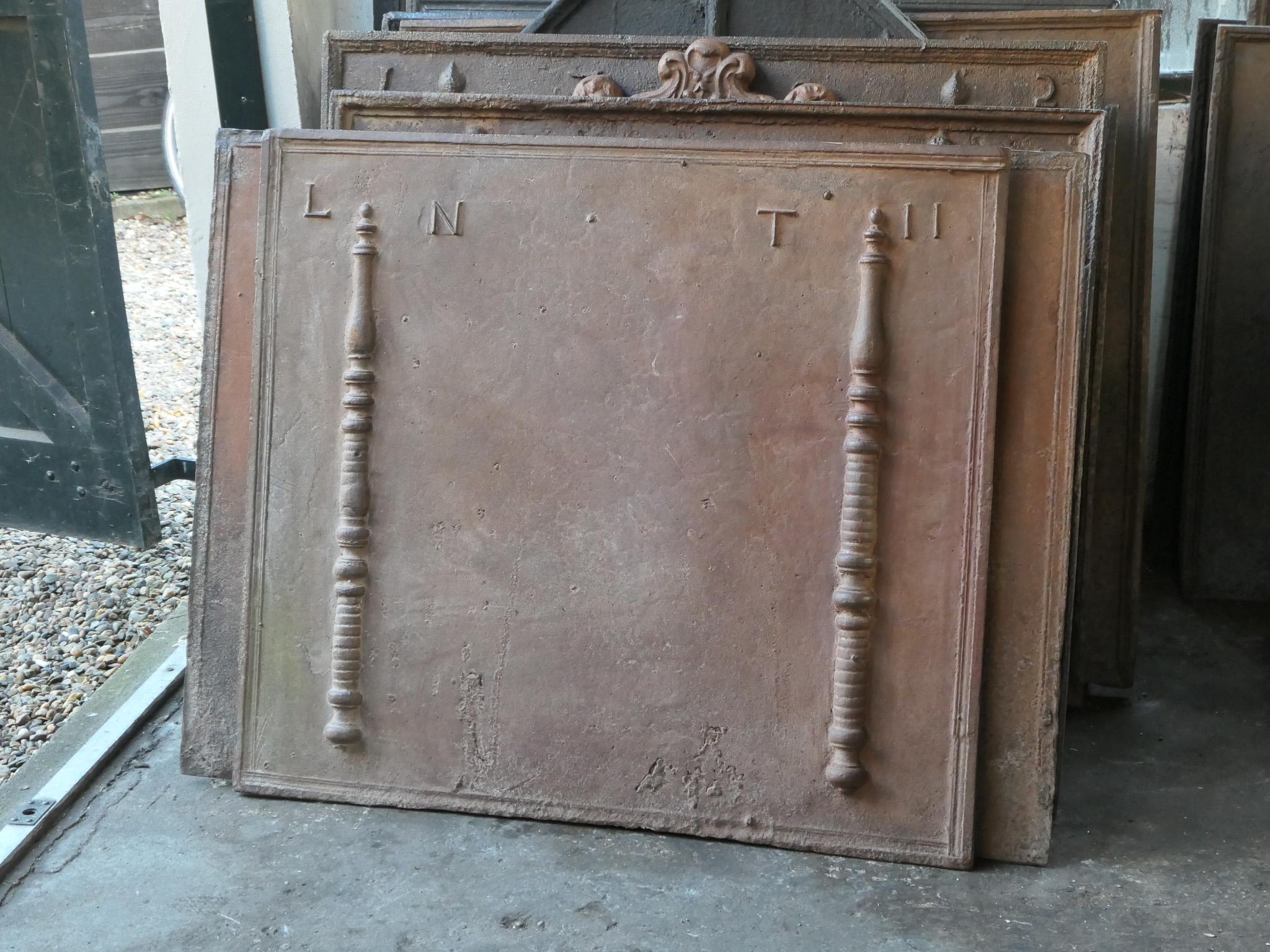 Antique French Fireback / Backsplash with Pillars of Hercules, 18th Century In Good Condition For Sale In Amerongen, NL