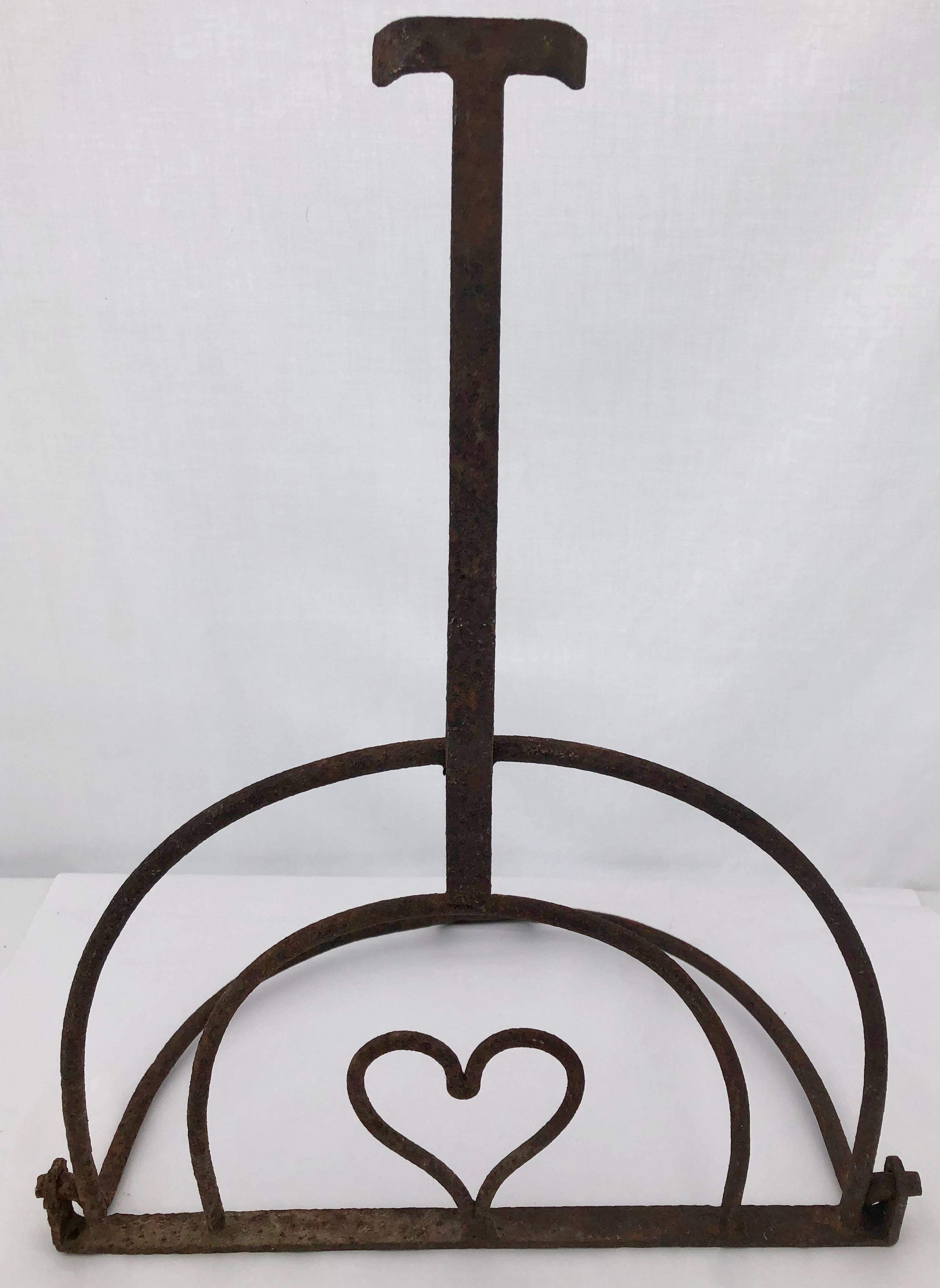French Fireplace Forged Iron Pot Holder with Forged Heart Shaped Interior, 1800s In Good Condition For Sale In Petaluma, CA