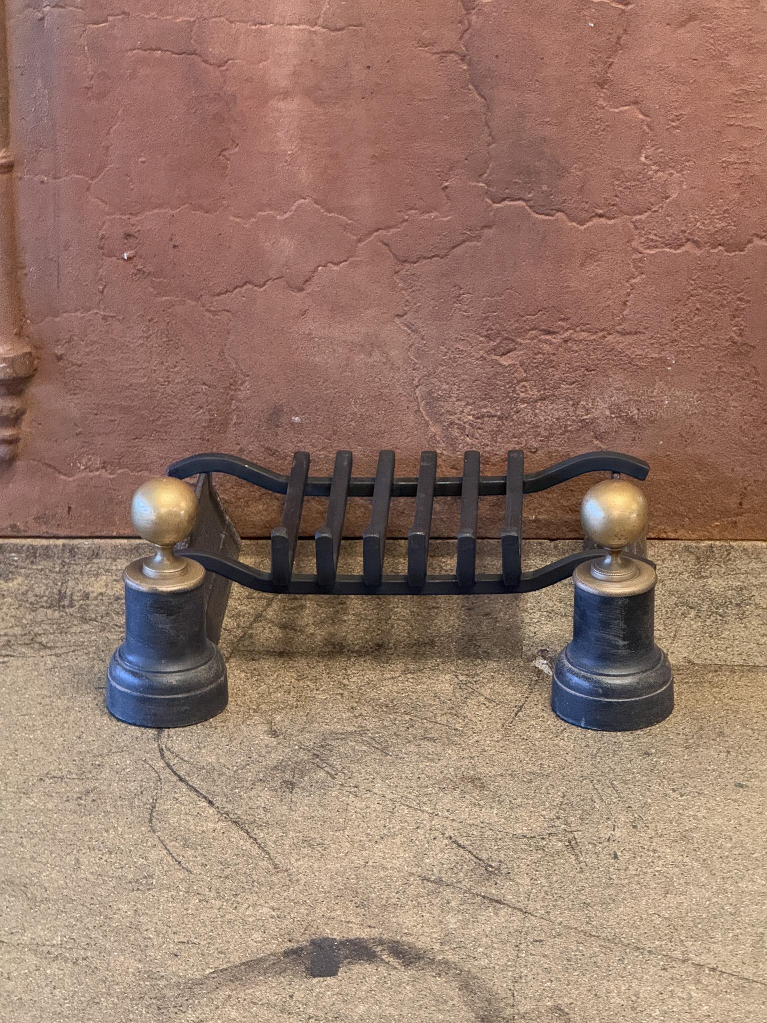 Français Grille à bûches de cheminée française, époque Napoléon III en vente