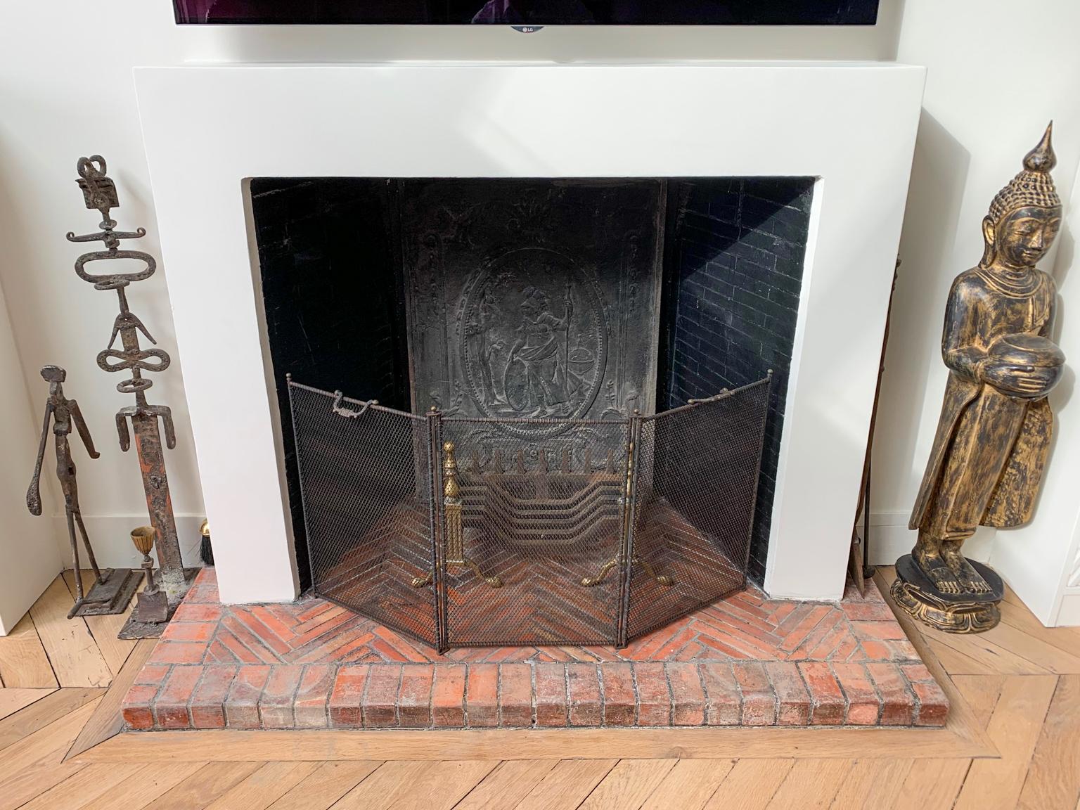 Fer Élégant écran de cheminée français, fait à la main, neuf, de 53 à 94 cm de large en vente