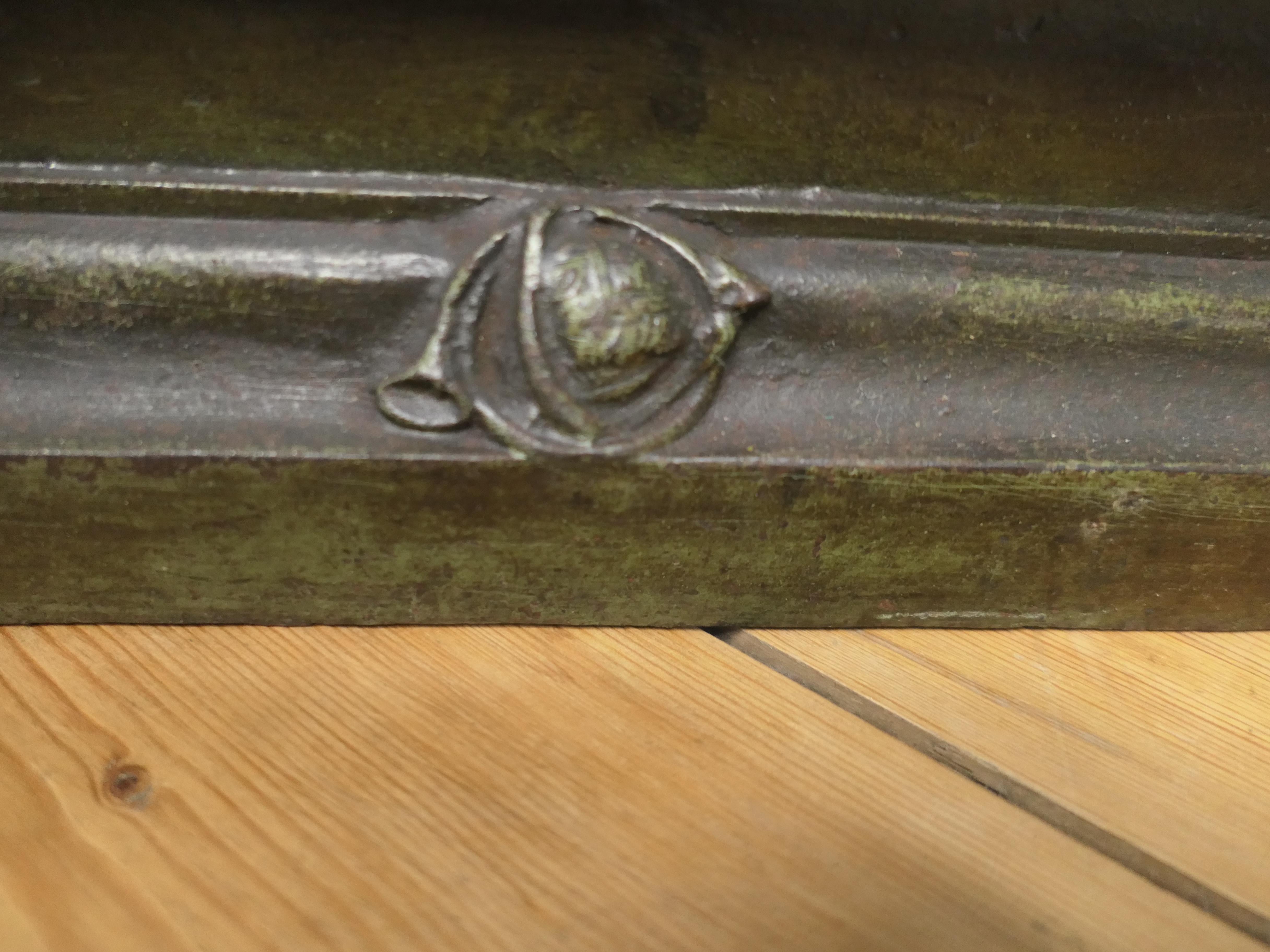 Statue de chien de chasse en fer patiné Une belle pièce en fer patiné. en vente 1