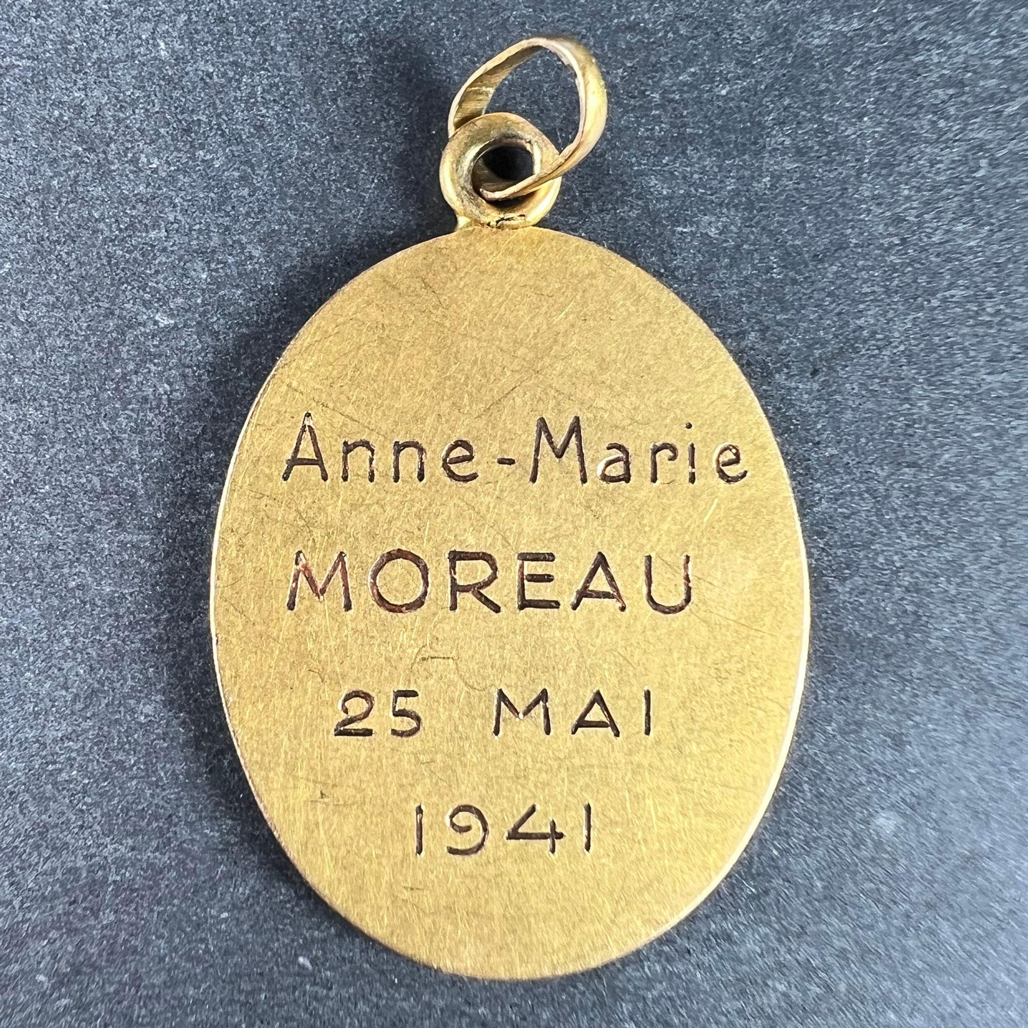 French First Communion 18K Yellow Gold Medal Pendant In Good Condition For Sale In London, GB