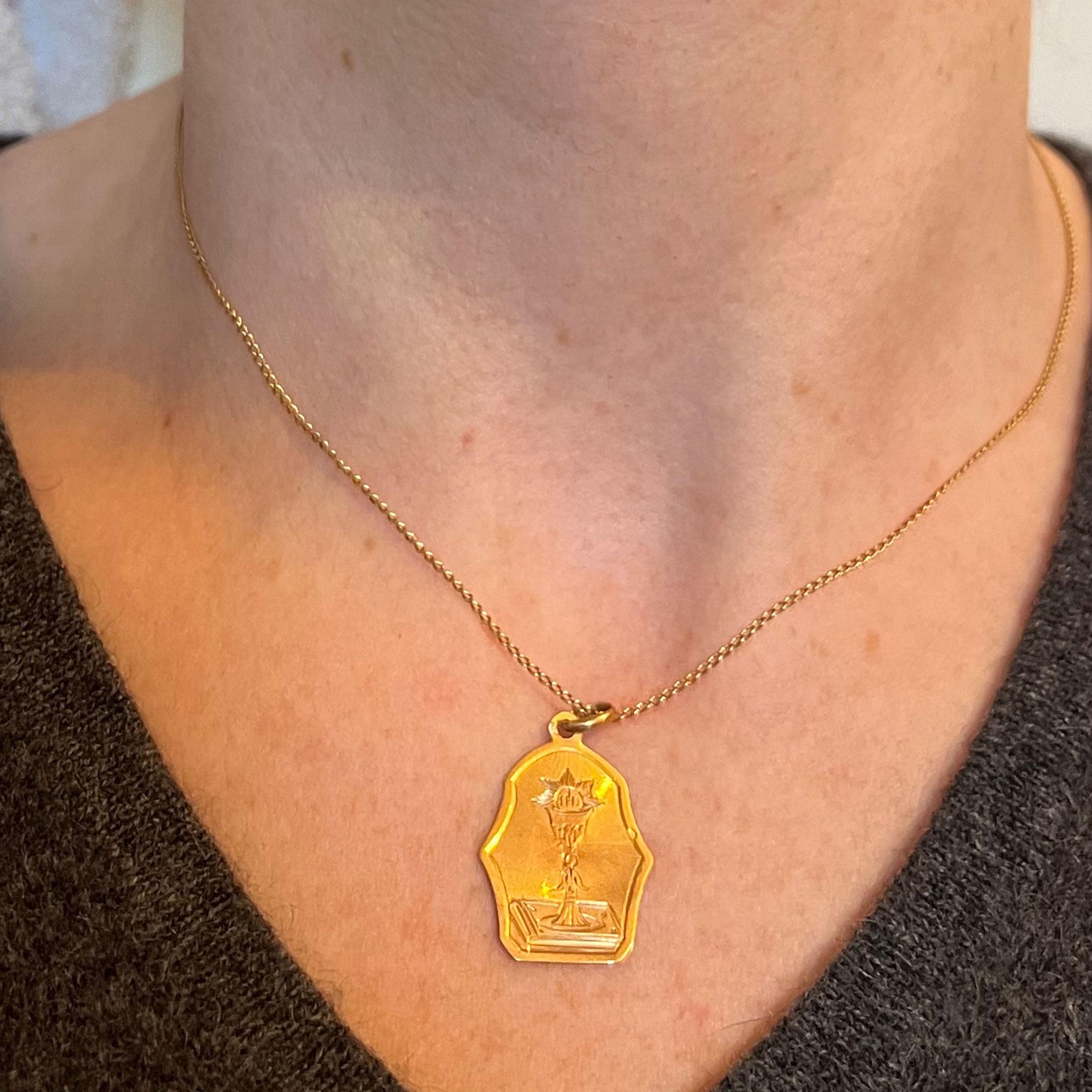 Women's or Men's French First Communion 18K Yellow Gold Medal Pendant For Sale