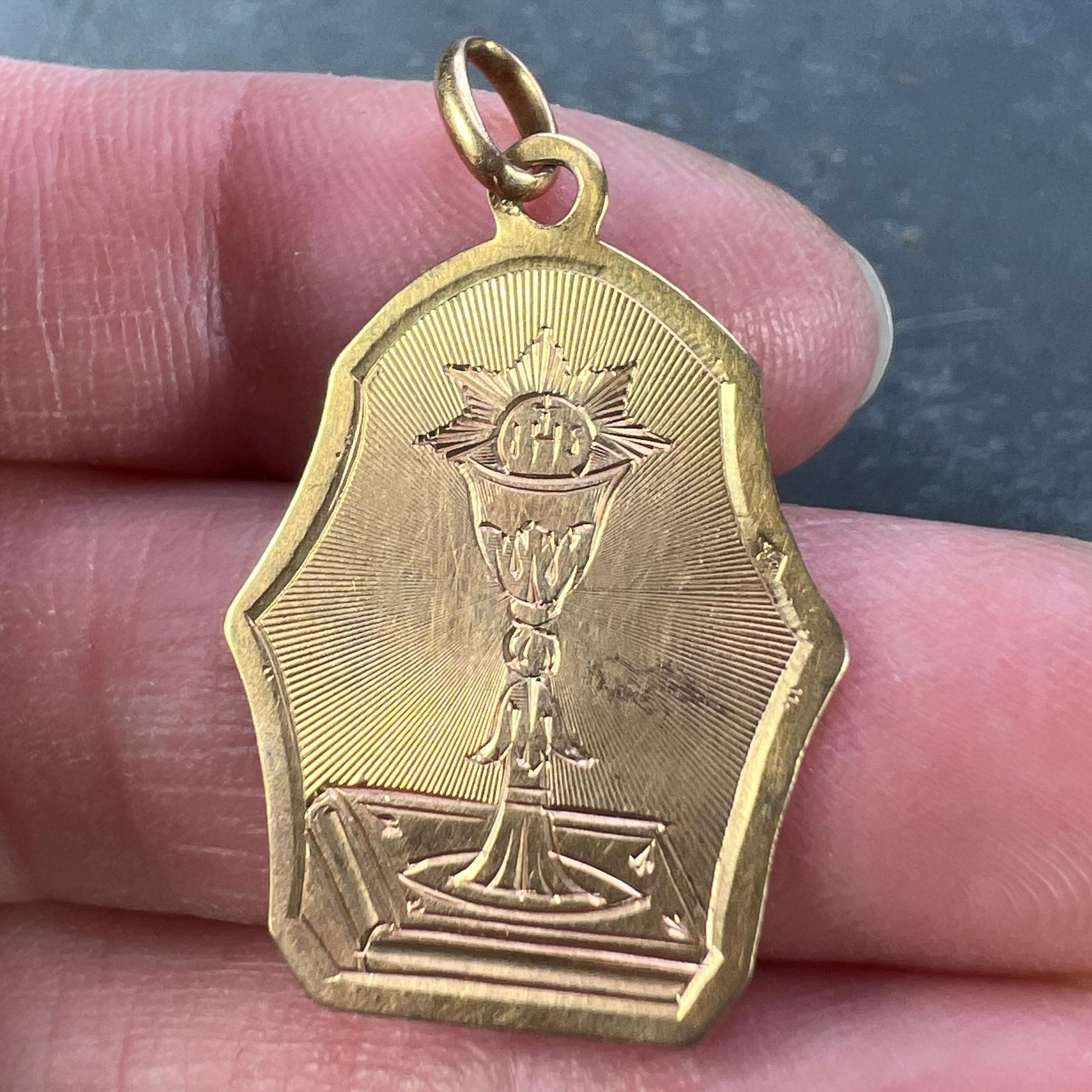 French First Communion 18K Yellow Gold Medal Pendant For Sale 1