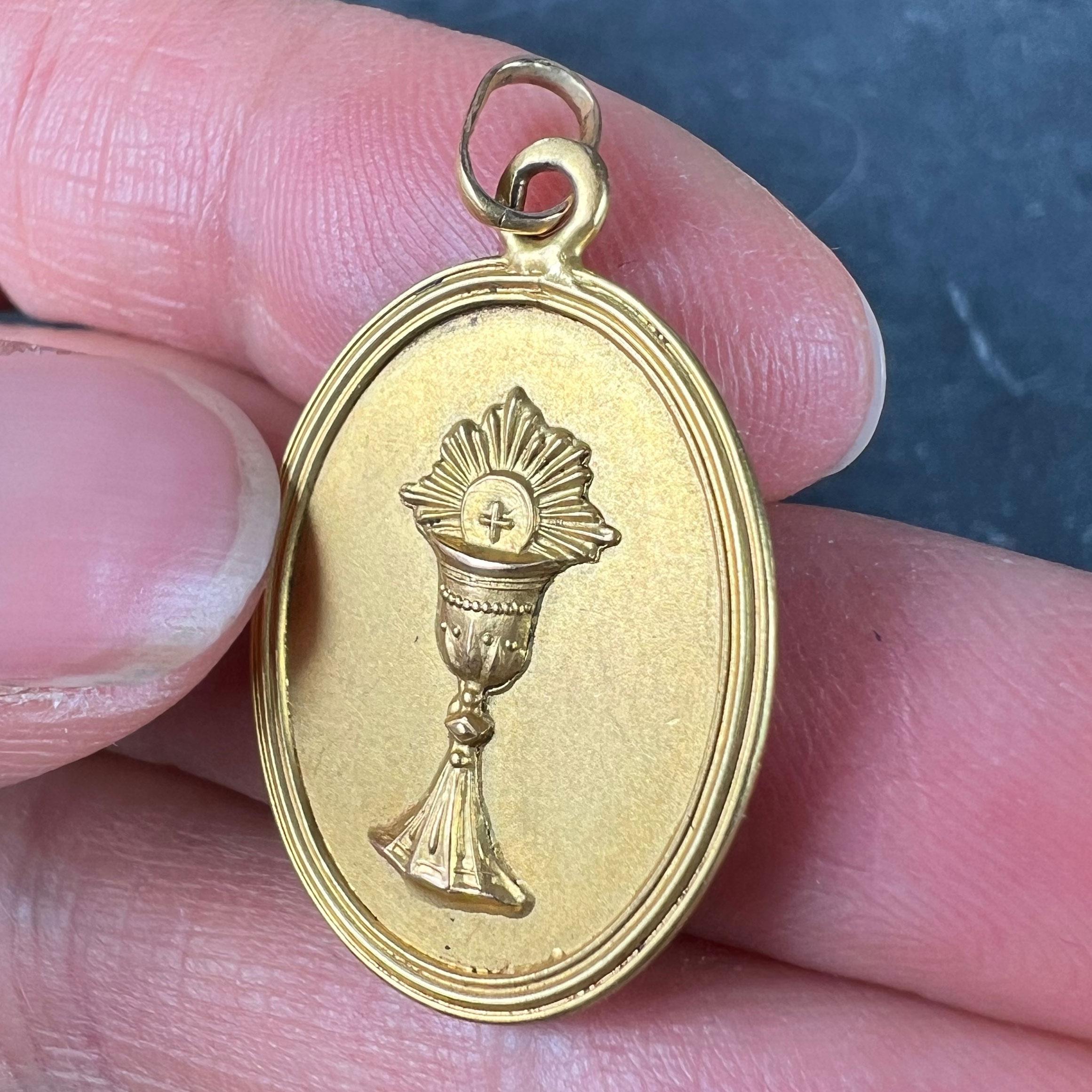French First Communion 18K Yellow Gold Medal Pendant For Sale 2