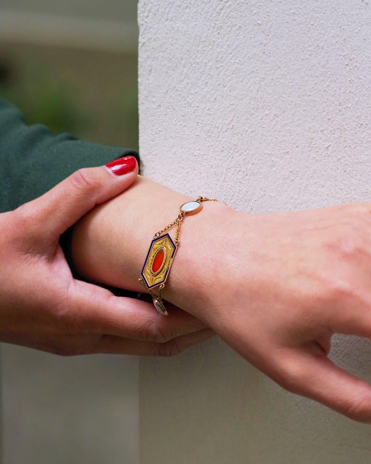 Bracciale francese Primo Impero smalto in oro 18 carati, corniola, collana georgiana In condizioni buone in vendita a PARIS, FR