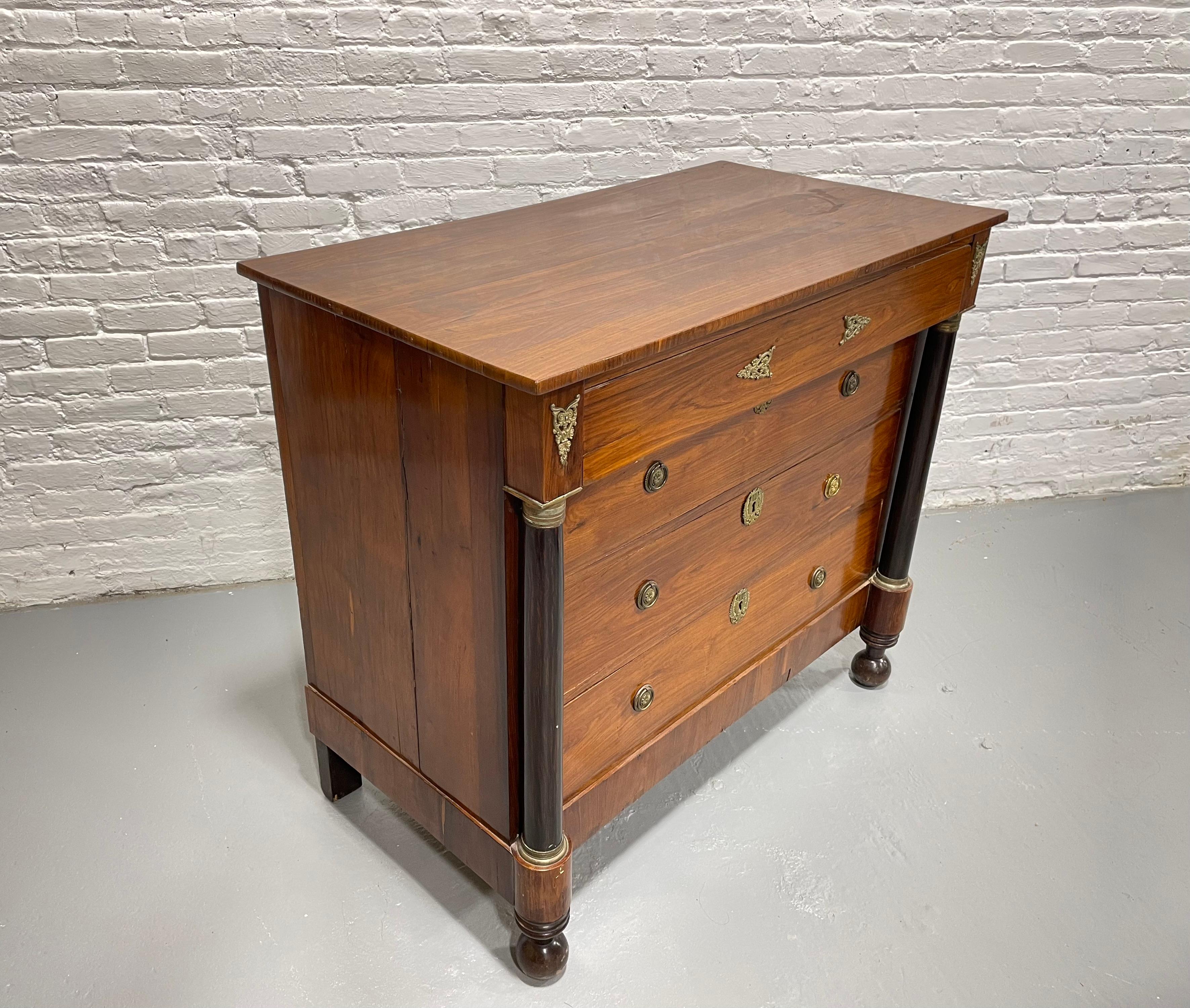 Legno Cassettiera / Commode / Comò francese del periodo Primo Impero, 1810 ca. in vendita