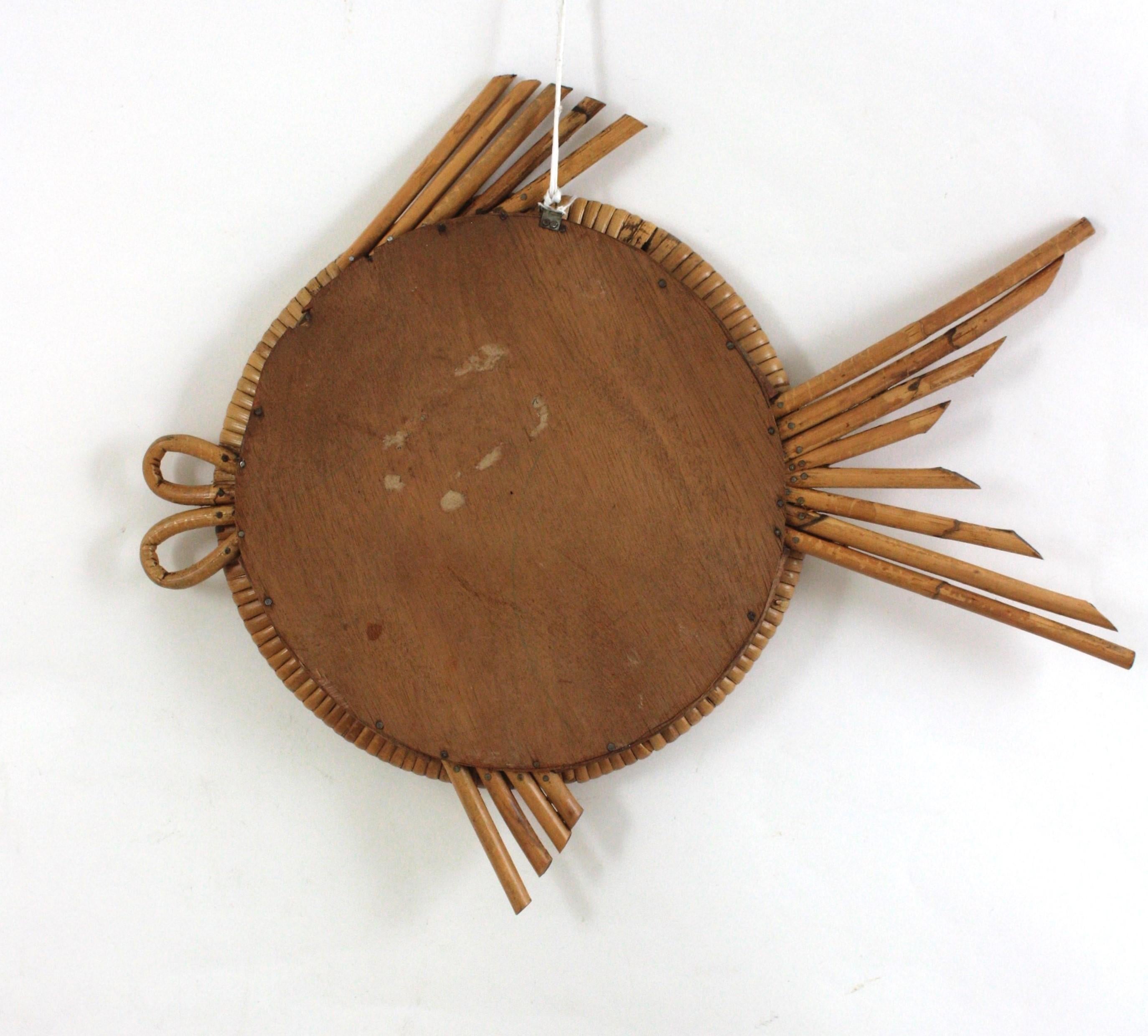 French Fish Shaped Wall Mirror in Rattan, 1950 For Sale 4