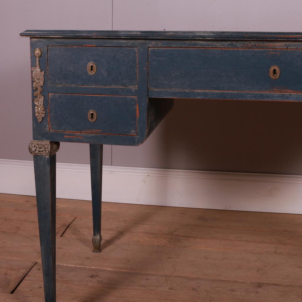 Small late 19th C French five drawer desk with black leather insert. 1890

Dimensions
45 inches (114 cms) wide
22.5 inches (57 cms) deep
30.5 inches (77 cms) high
Knee height is 21.5