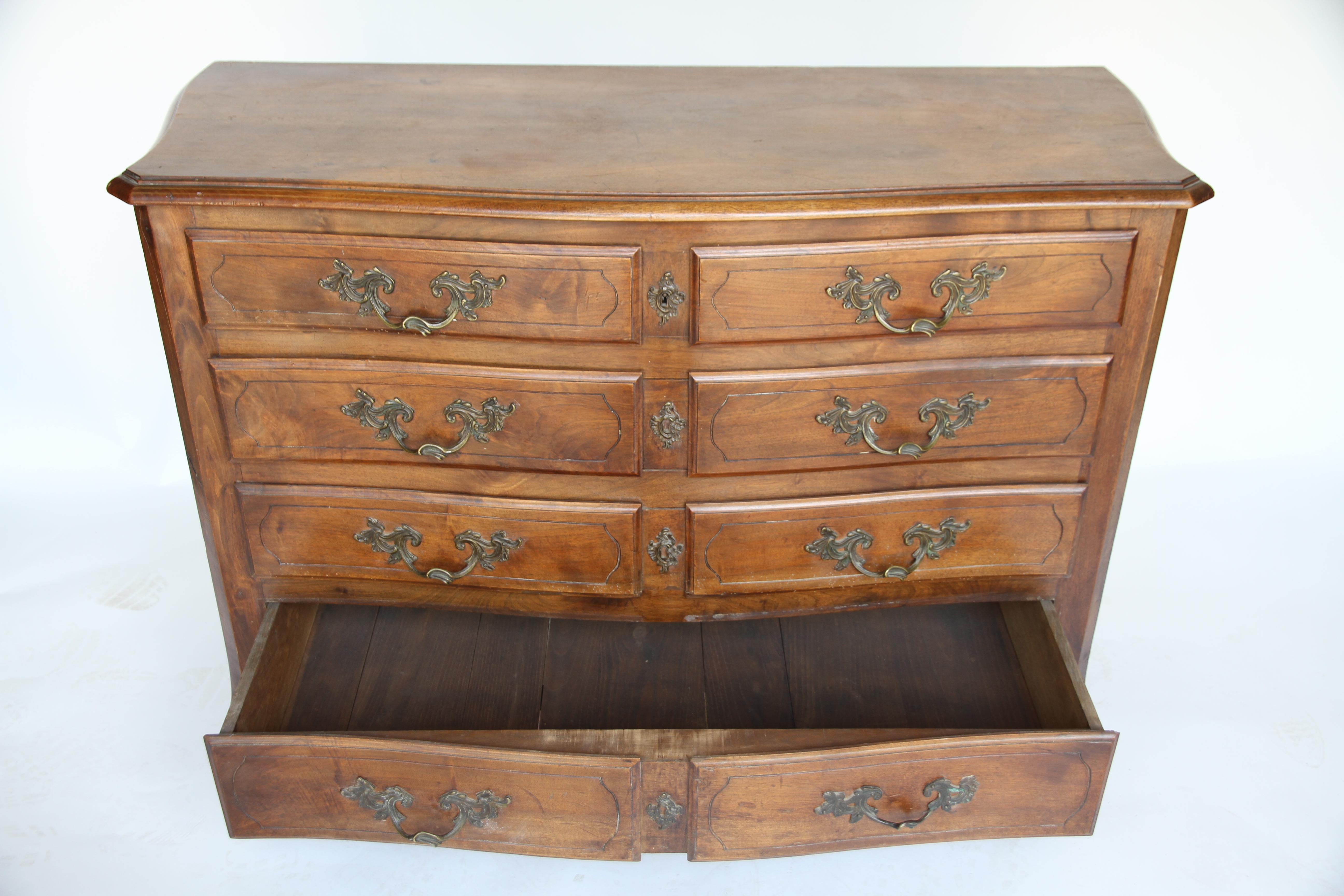 French Five-Drawer Oak Commode In Good Condition In Houston, TX