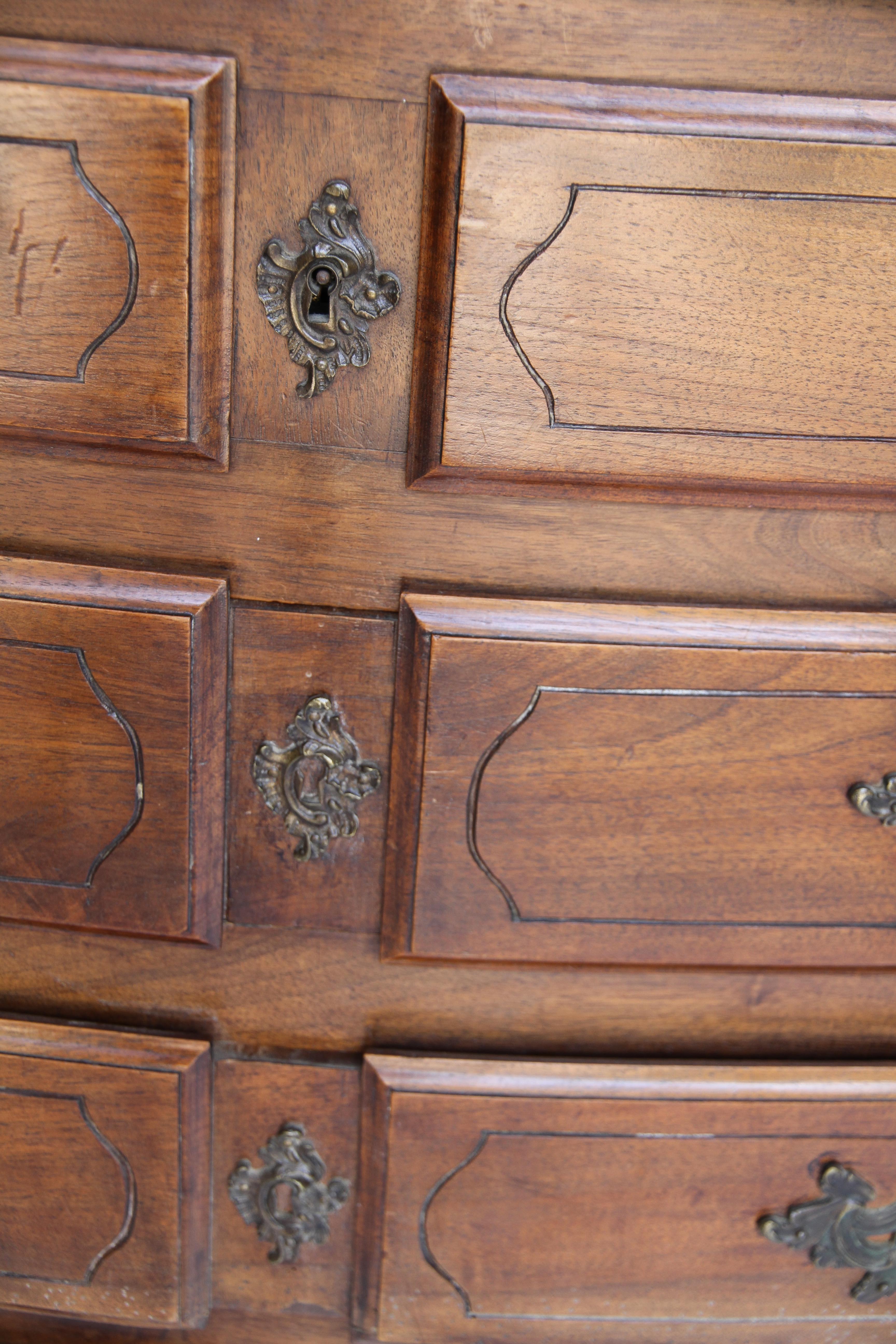 French Five-Drawer Oak Commode 1