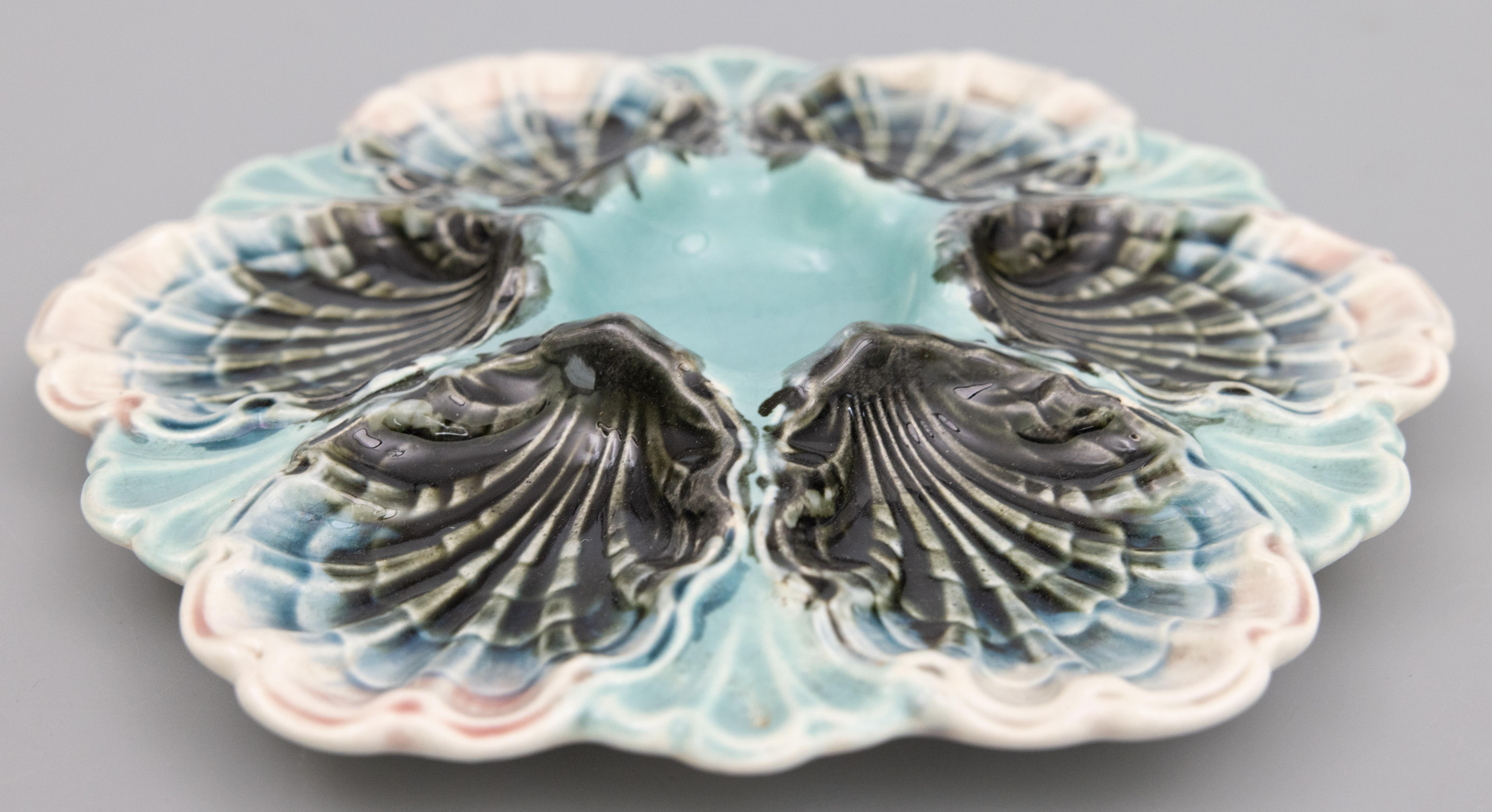 Assiette à huîtres en majolique turquoise de Fives-Lille, vers 1890 Bon état - En vente à Pearland, TX