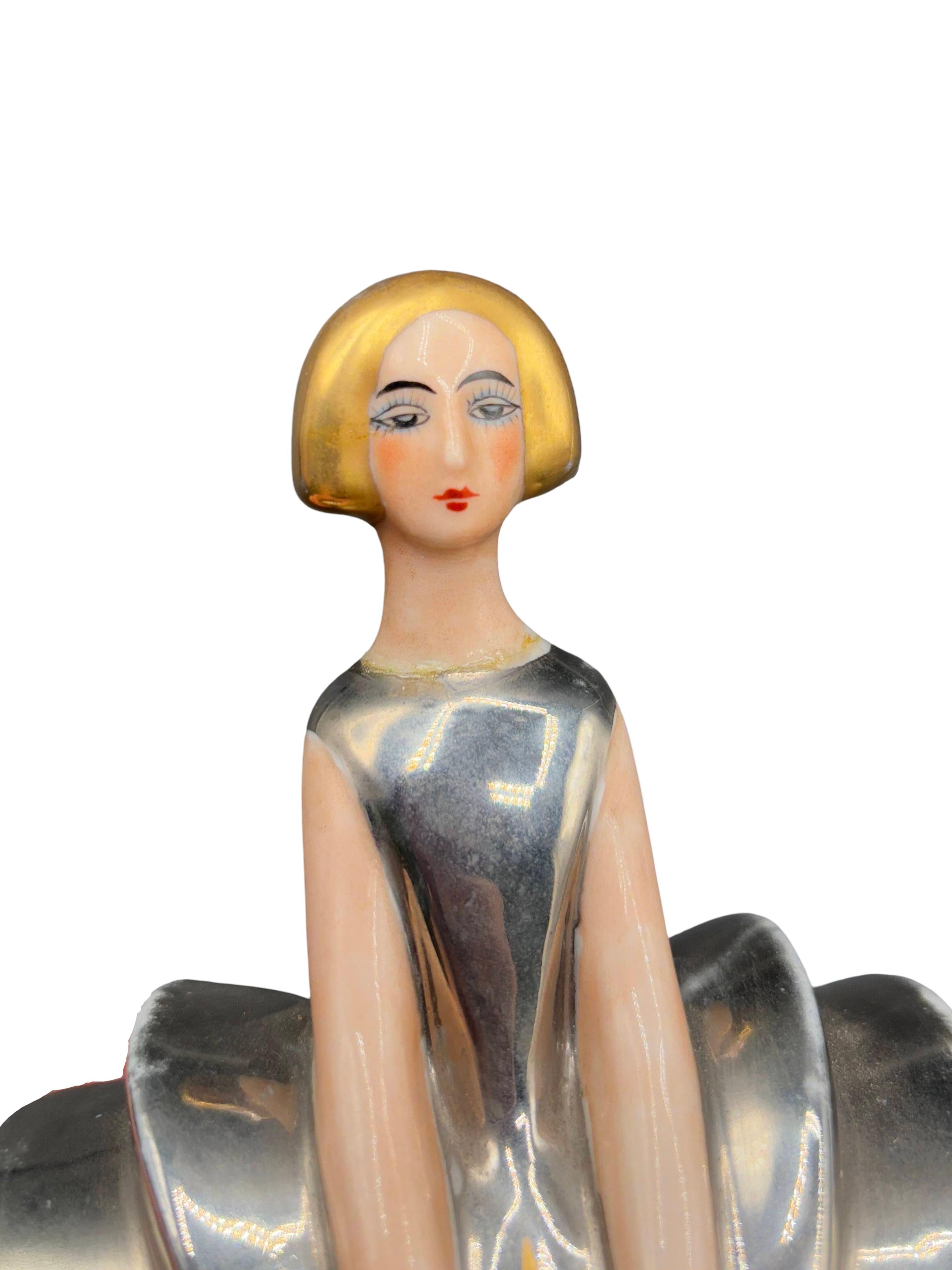 Bottiglia di profumo in ceramica Flapper francese di Charles Serpaut Limoges in vendita 3