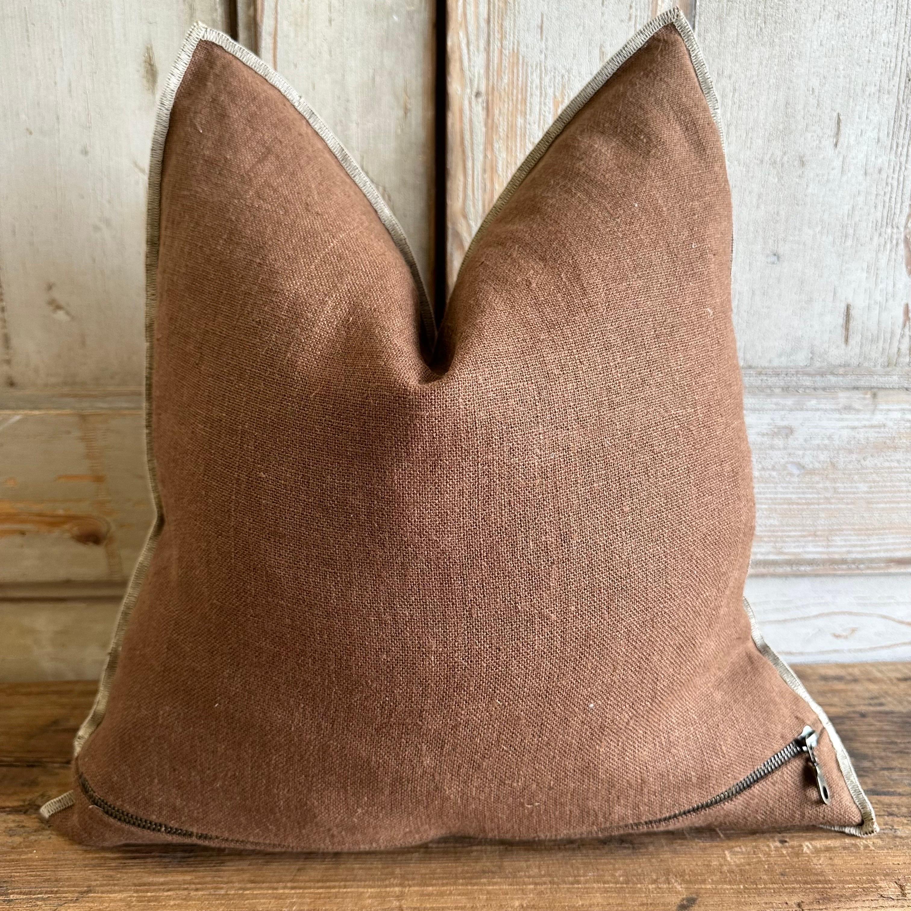 French Flax Linen Accent Pillow in Moka For Sale 1