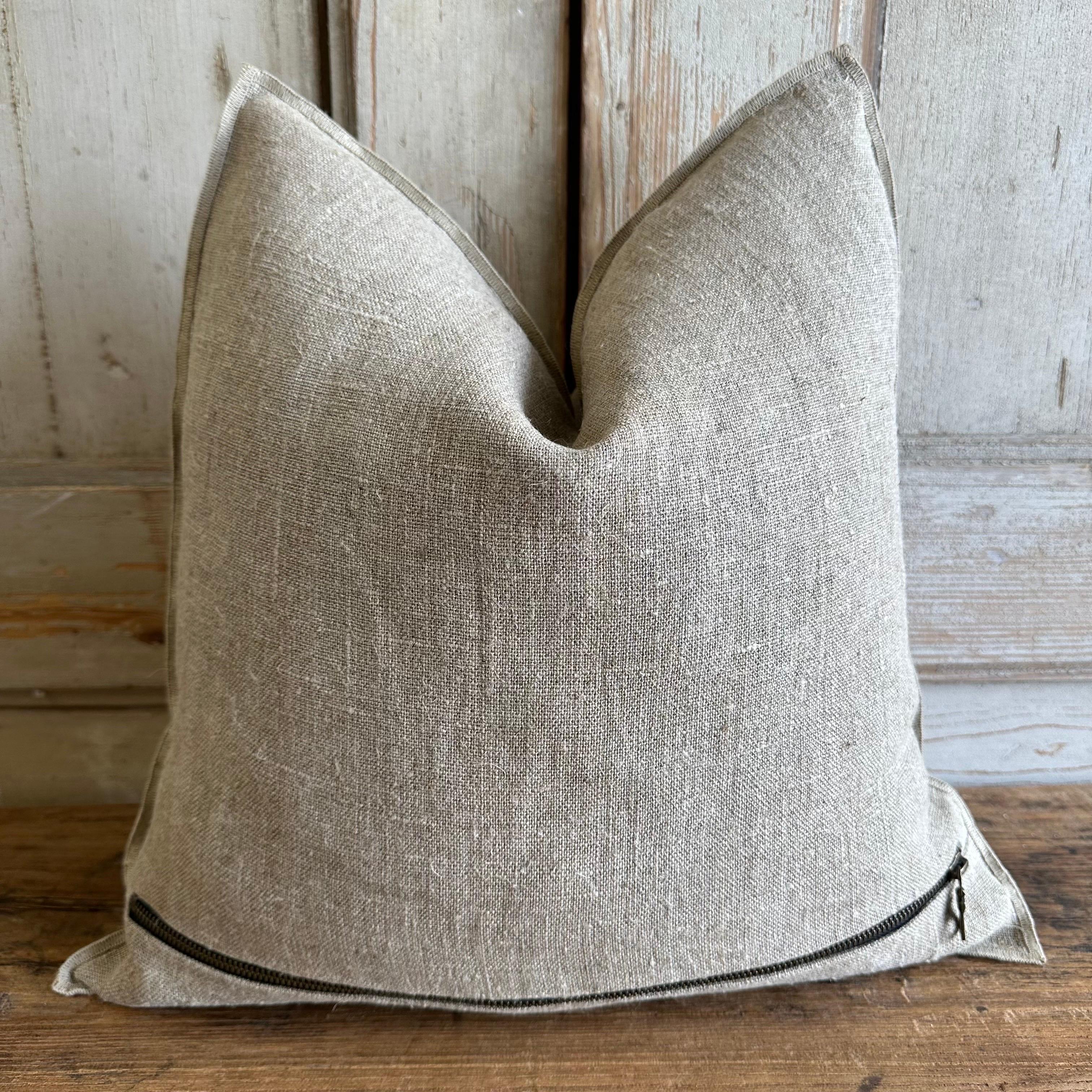 French Flax Linen Accent Pillow in Natural For Sale 1