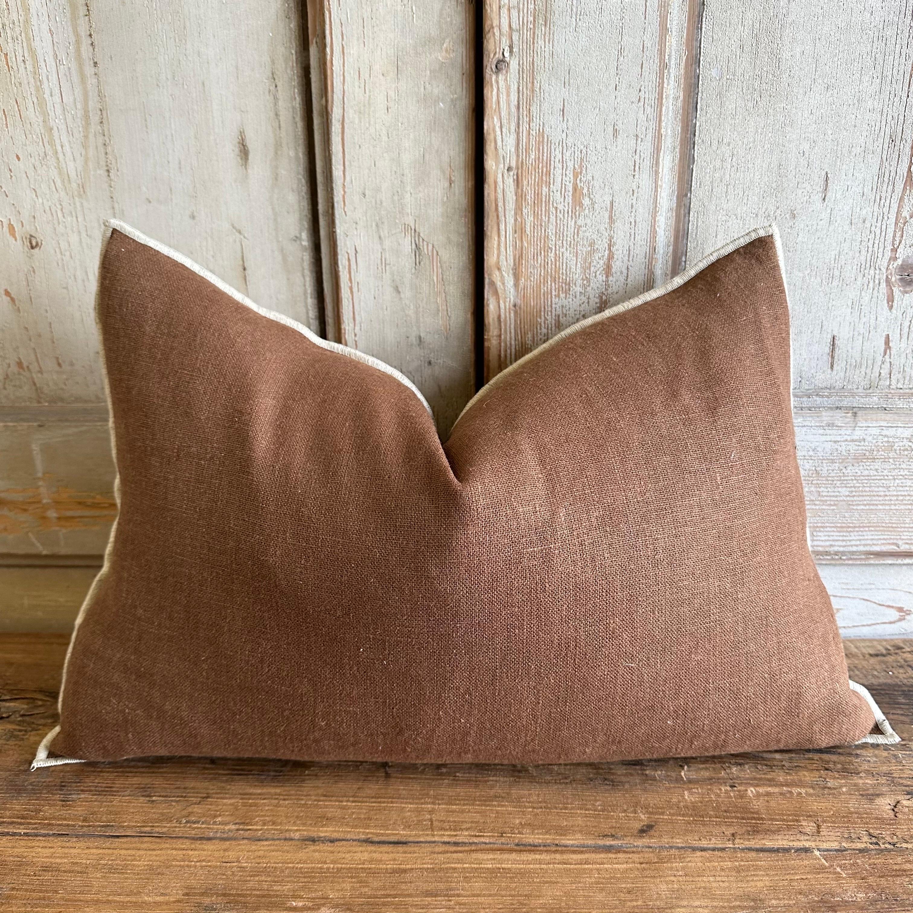 A Beautiful 100% linen pillow with decorative stitched edge. Zipper closure, 90/10 down feather pillow is included.
Size: 16x24
Color: Moka a rich chocolate brown with natural stitched edge
Composition
100% linen, natural finish, european flax