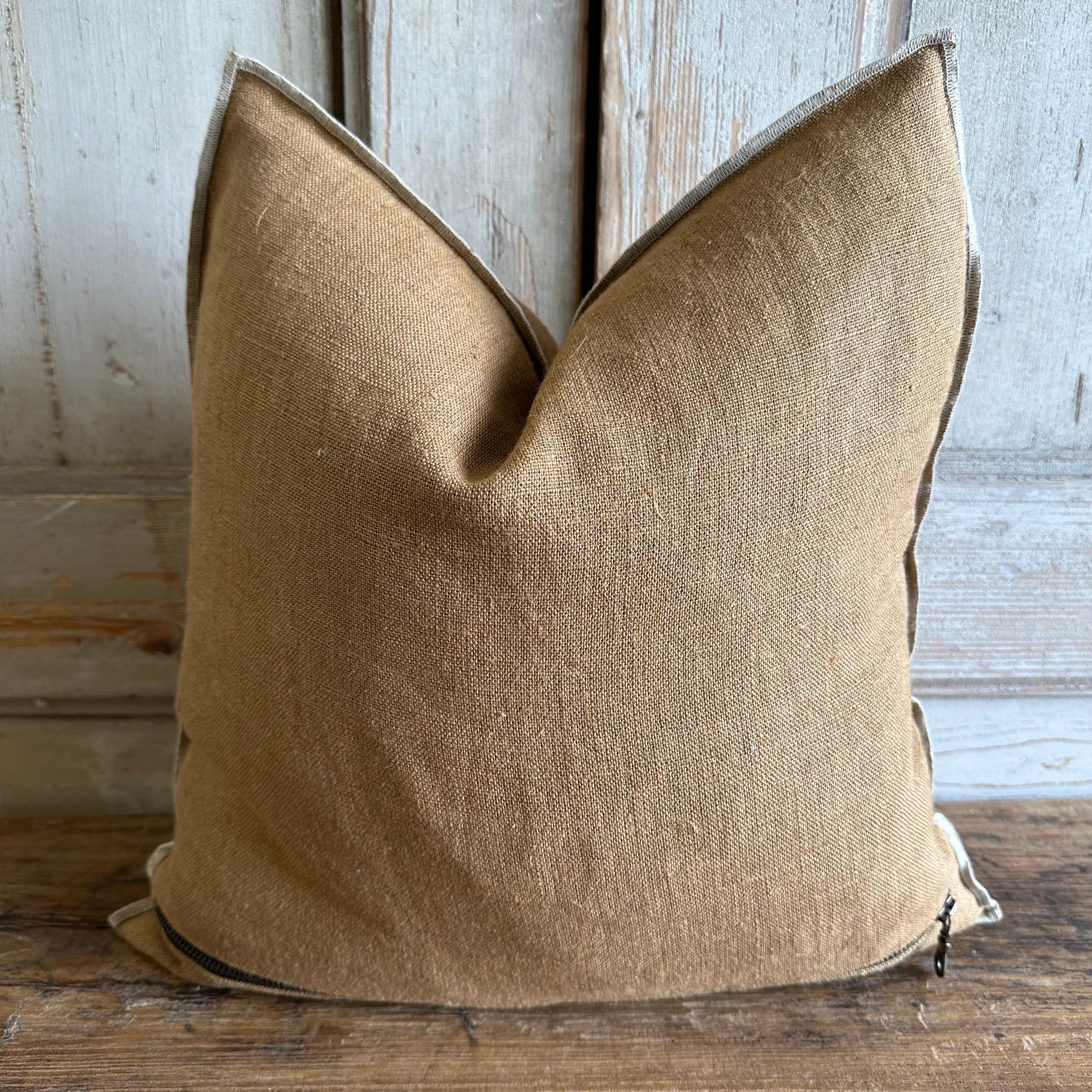 A beautiful 100% linen pillow with decorative stitched edge. 
Zipper closure, 90/10 down feather pillow is included.
Size: 18x18
Color: Tabac
Composition
100% linen, natural finish, european flax label
A beautiful accent pillow that is perfect