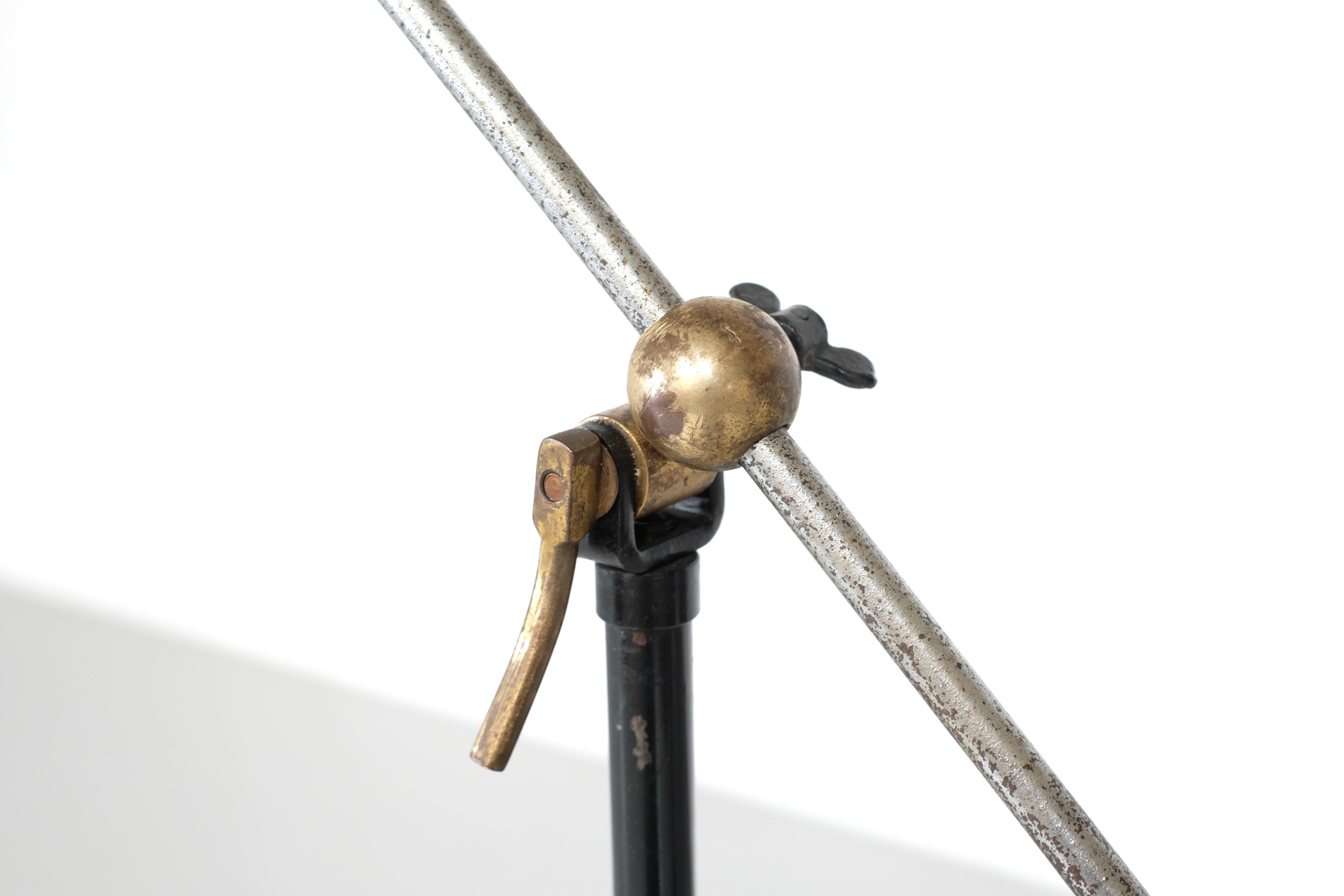 Français Lampadaire français - années 1950 en vente