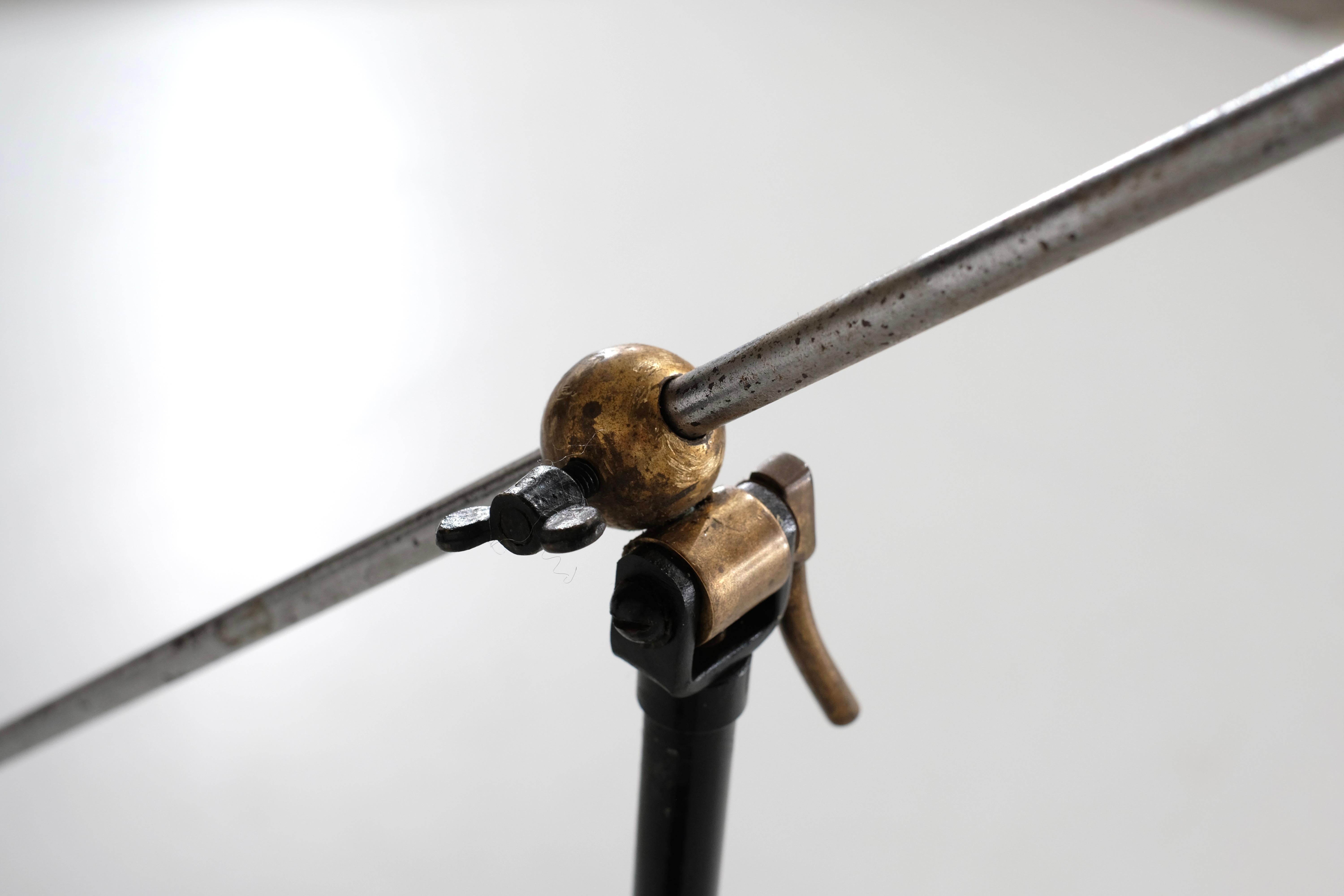 Métal Lampadaire français - années 1950 en vente