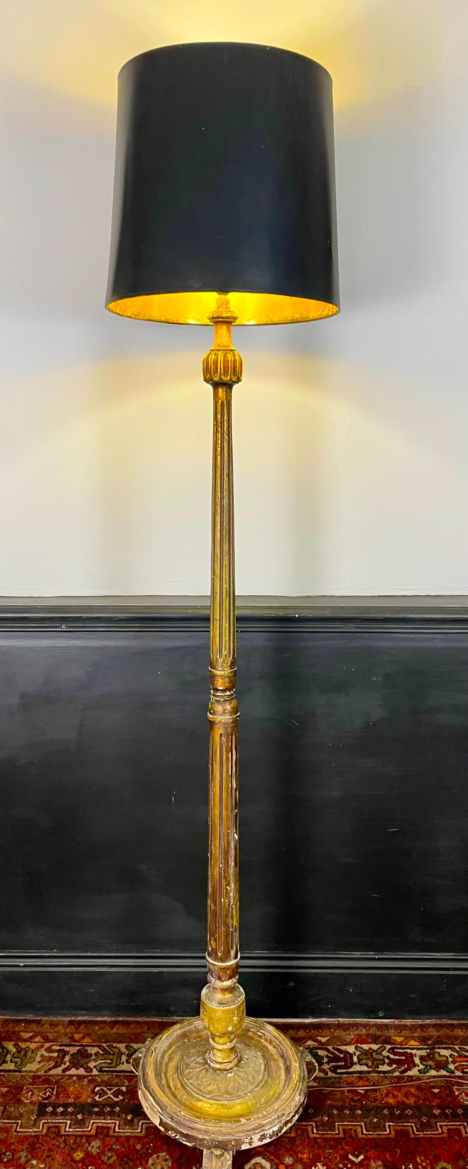 Floor lamp.
Lamp base in fluted and gilded wood, Louis XVI style.
Early XXth.
Very decorative.
French work
Provenance: Castle in France

The Louis XVI style was born in France and was exported throughout Europe and then the whole world.
The
